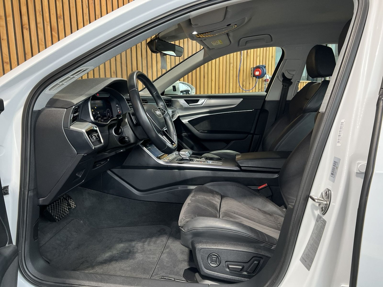 Fahrzeugabbildung Audi A6 Avant sport TDI Navi*Virtual*Kam*Memory*Leder