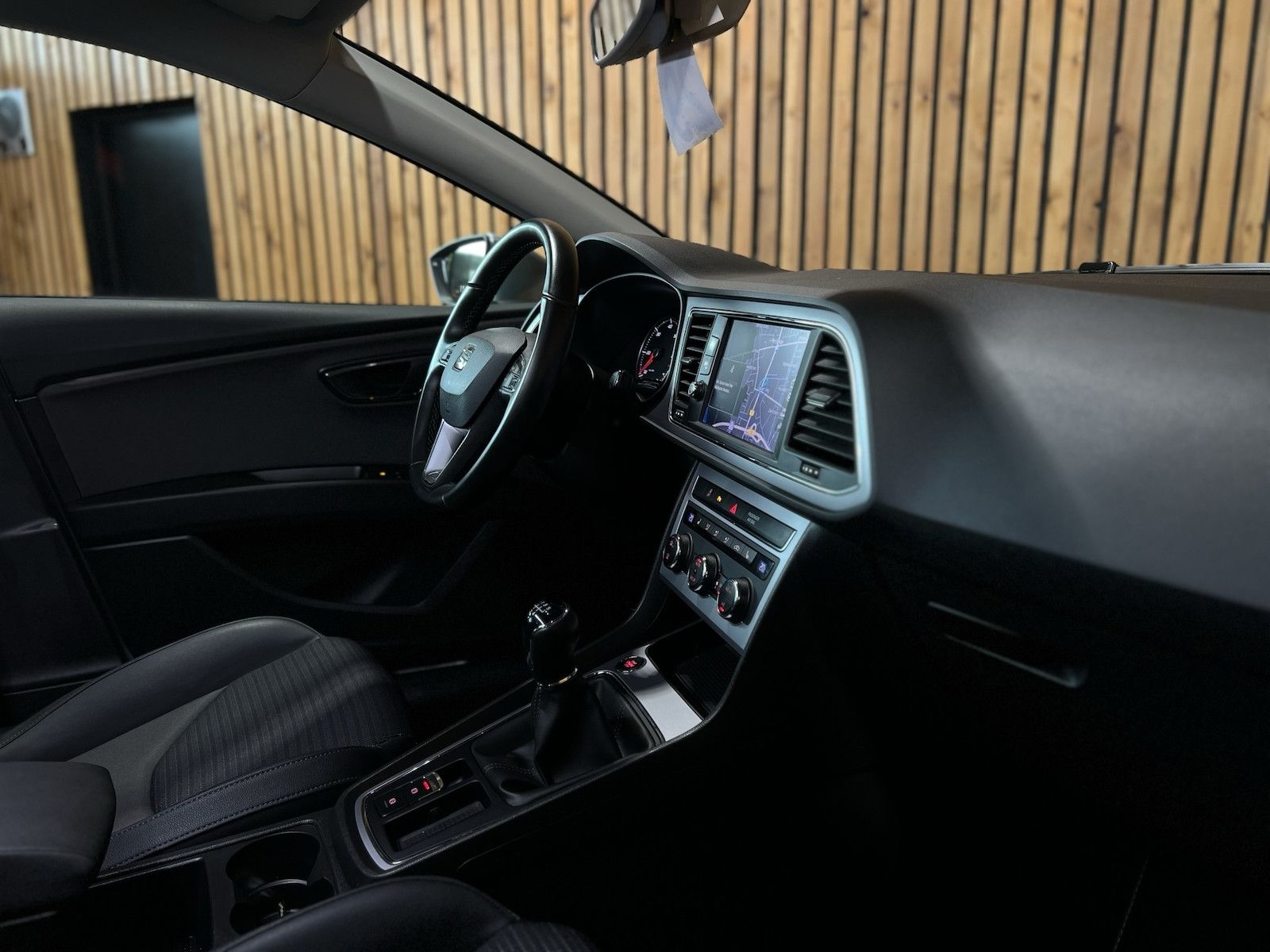 Fahrzeugabbildung SEAT Leon ST TDI Xcellence *Navi*Tempo*Kessy*PDC*Alu