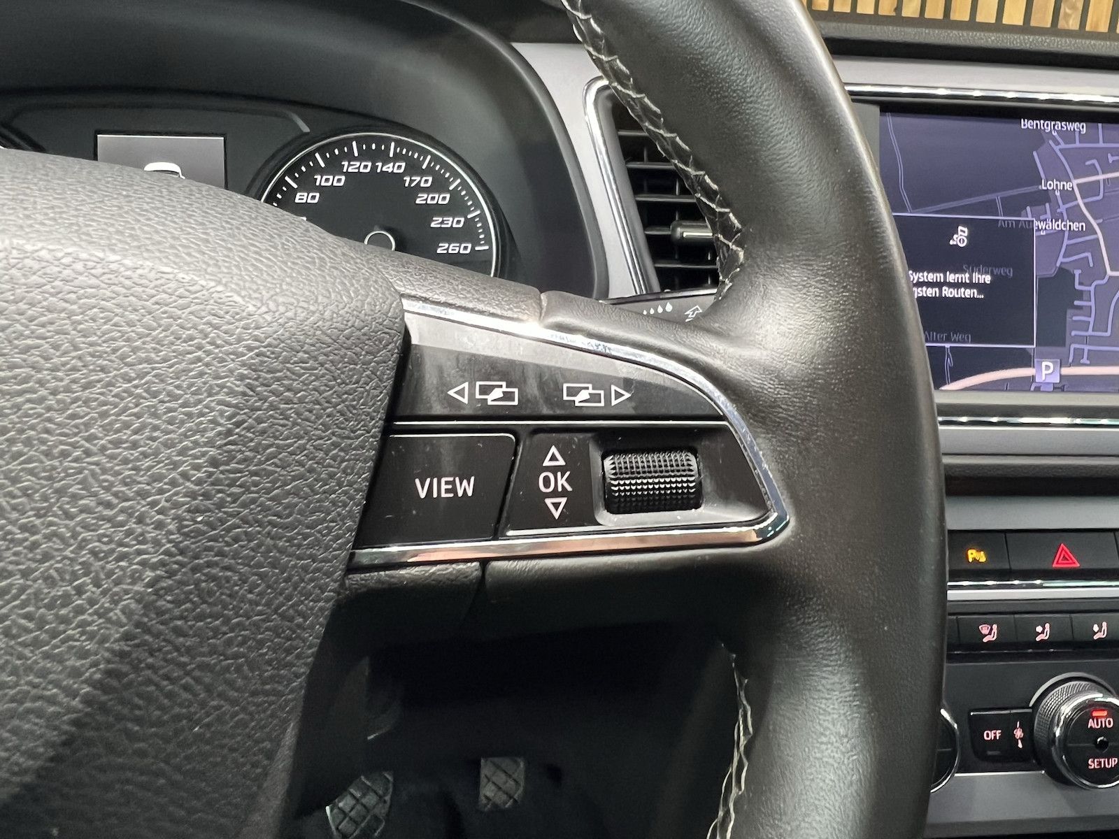 Fahrzeugabbildung SEAT Leon ST TDI Xcellence *Navi*Tempo*Kessy*PDC*Alu