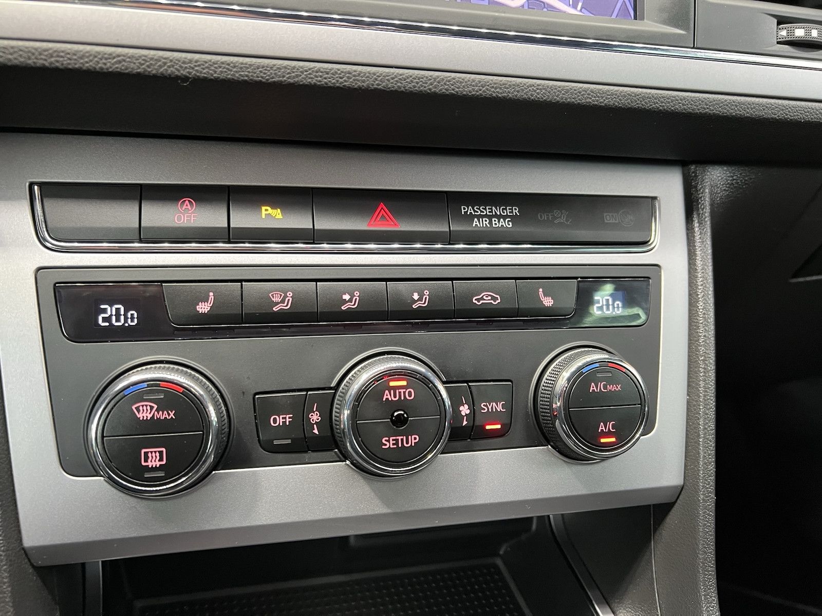 Fahrzeugabbildung SEAT Leon ST TDI Xcellence *Navi*Tempo*Kessy*PDC*Alu