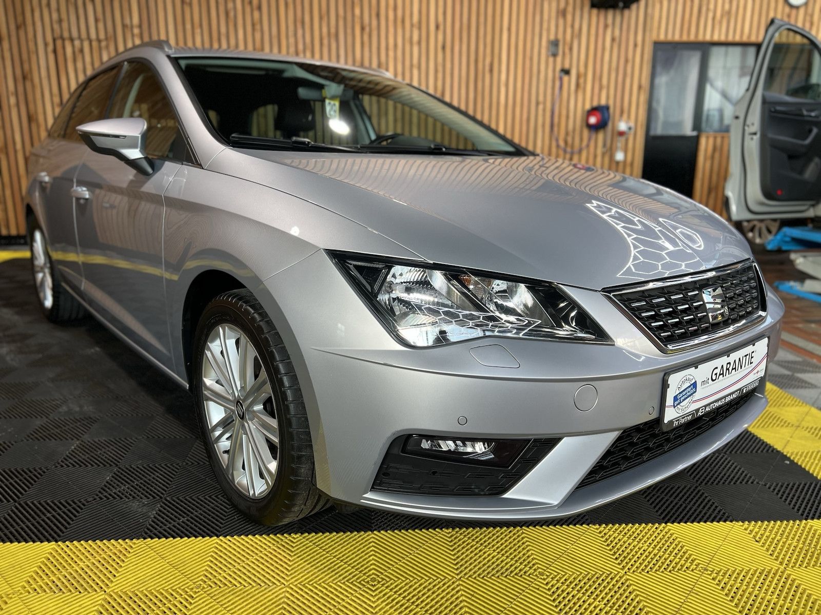 Fahrzeugabbildung SEAT Leon ST TDI Xcellence *Navi*Tempo*Kessy*PDC*Alu