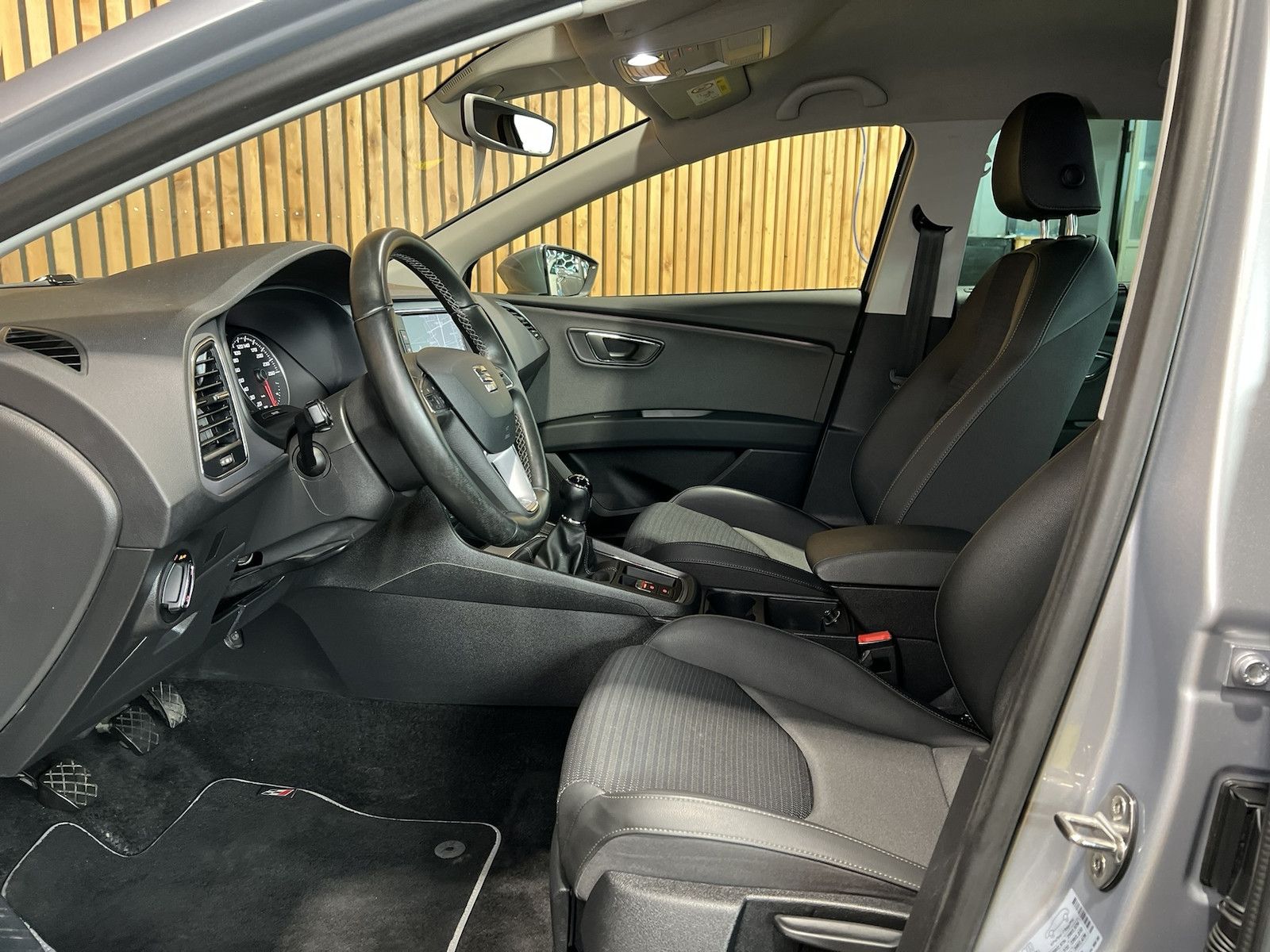 Fahrzeugabbildung SEAT Leon ST TDI Xcellence *Navi*Tempo*Kessy*PDC*Alu