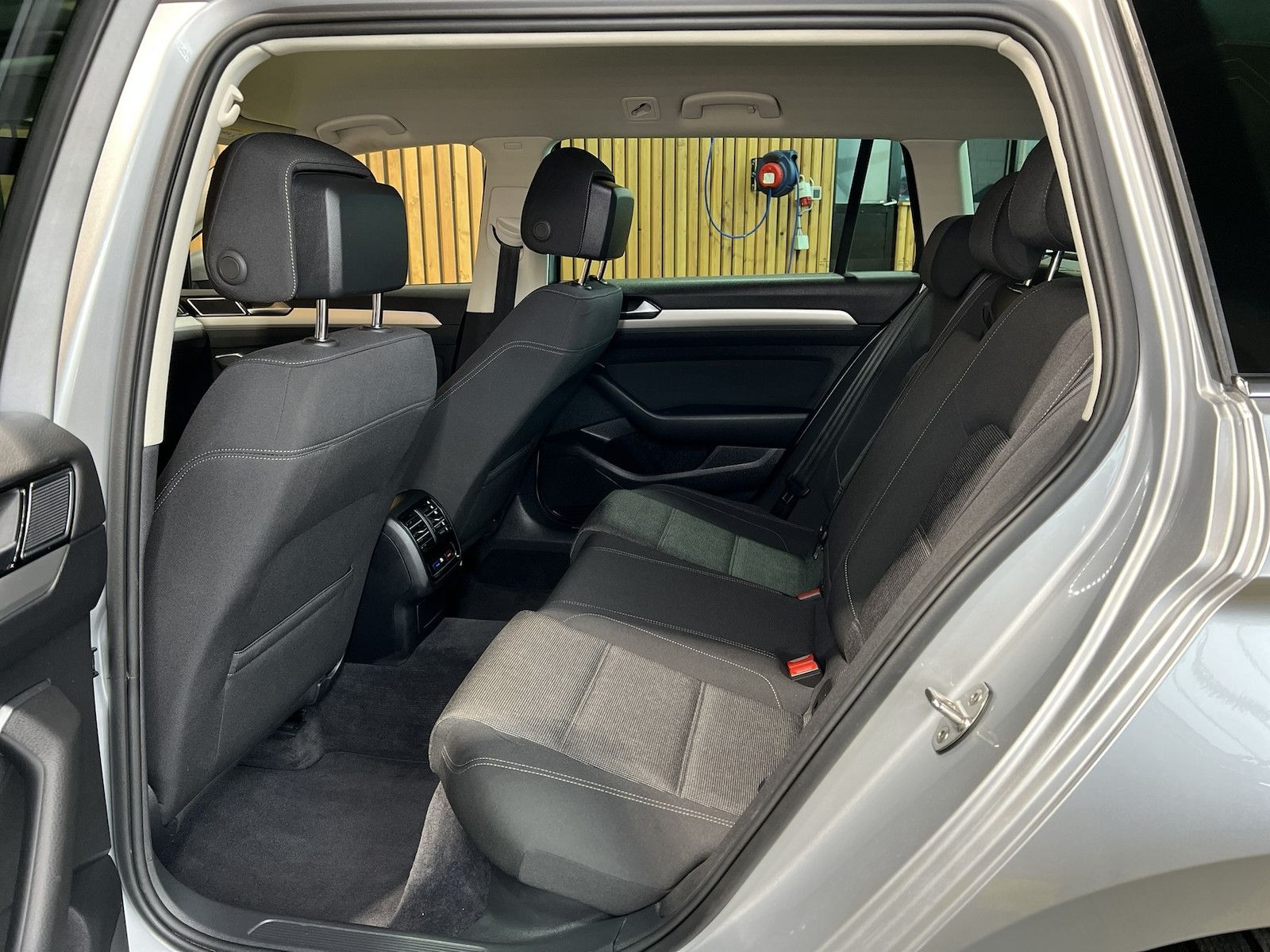 Fahrzeugabbildung Volkswagen Passat Variant 1,5 TSI Comf. *Navi*ACC*PDC*Alu*