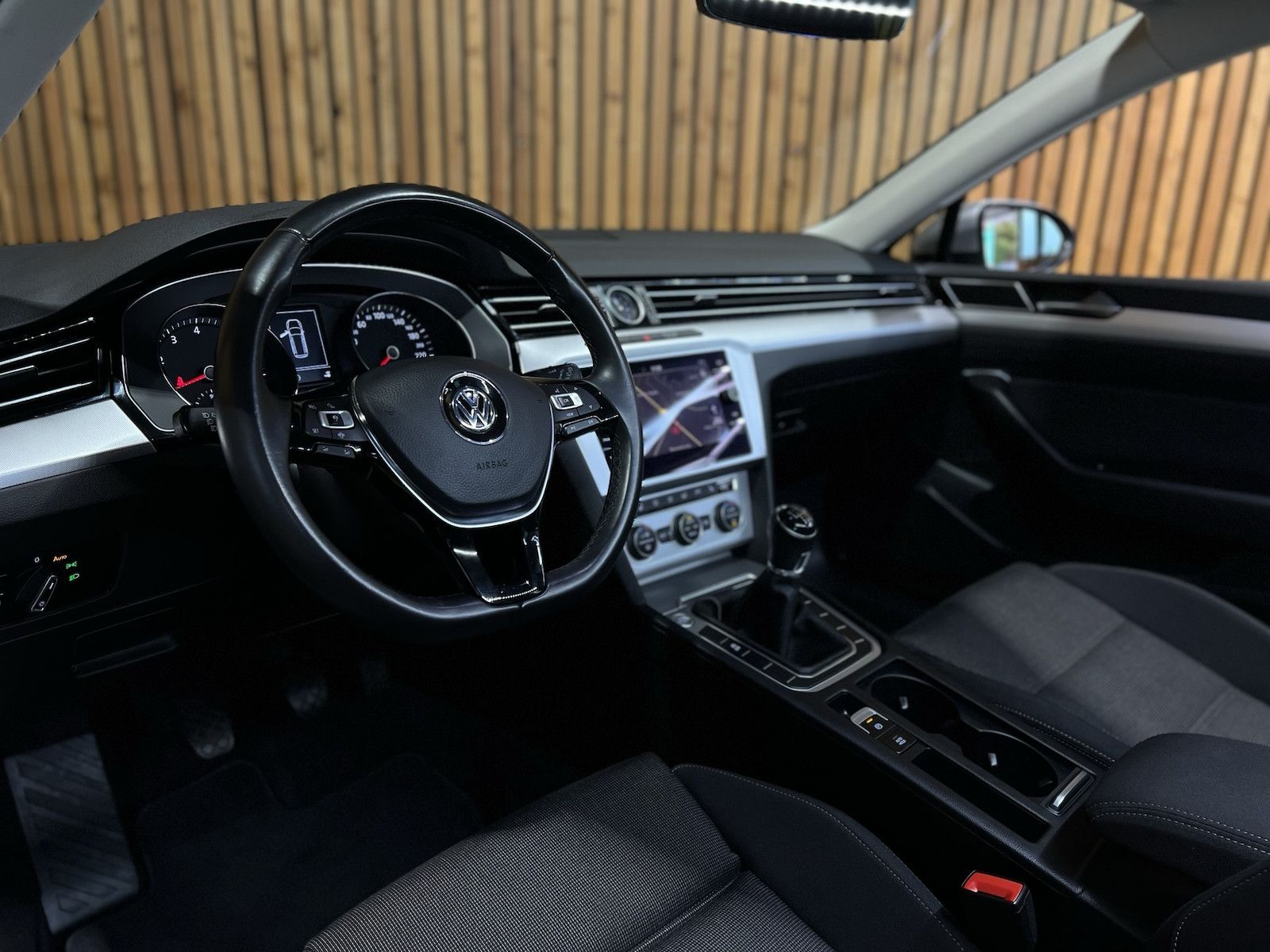 Fahrzeugabbildung Volkswagen Passat Variant 1,5 TSI Comf. *Navi*ACC*PDC*Alu*