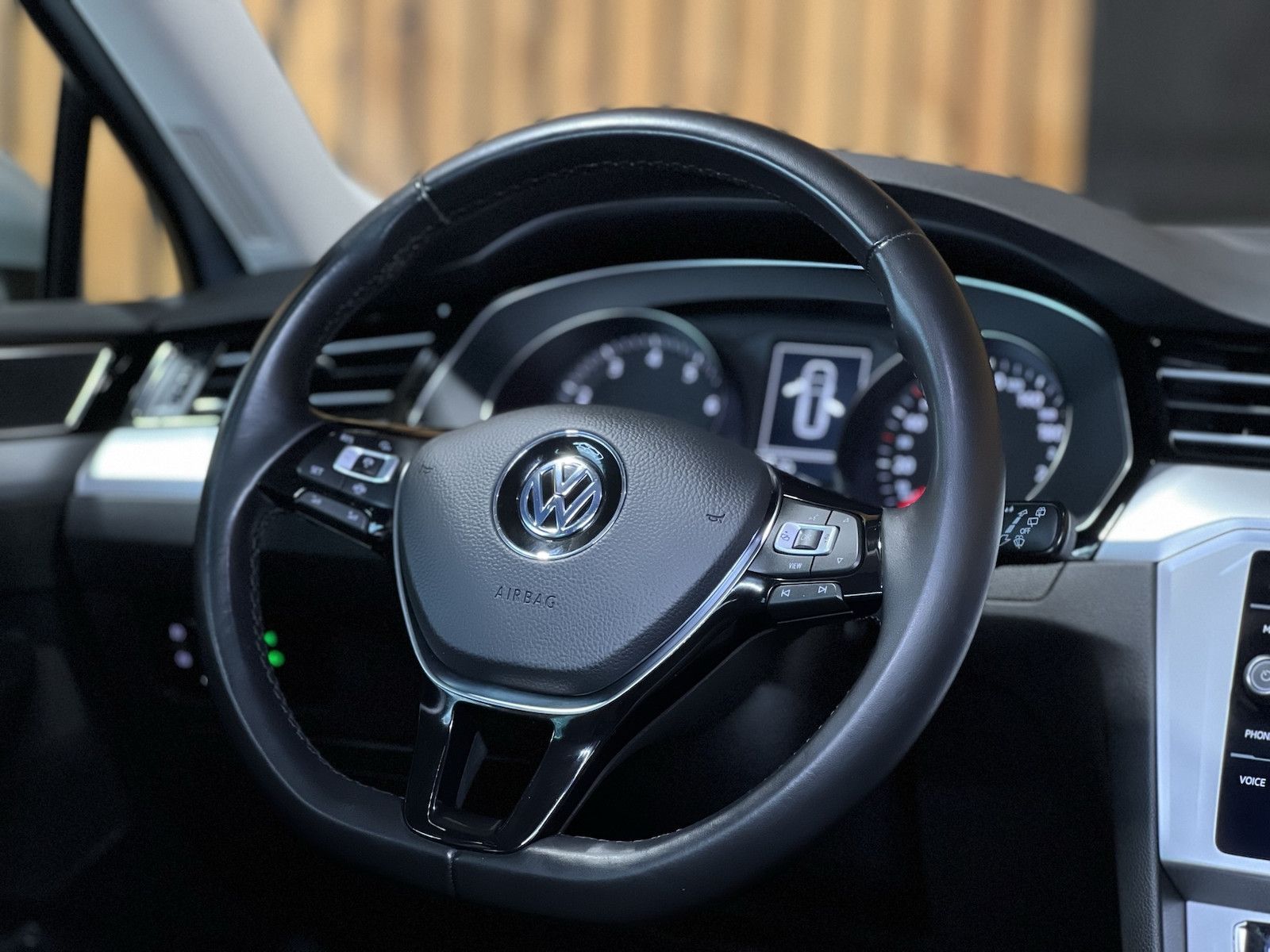Fahrzeugabbildung Volkswagen Passat Variant 1,5 TSI Comf. *Navi*ACC*PDC*Alu*