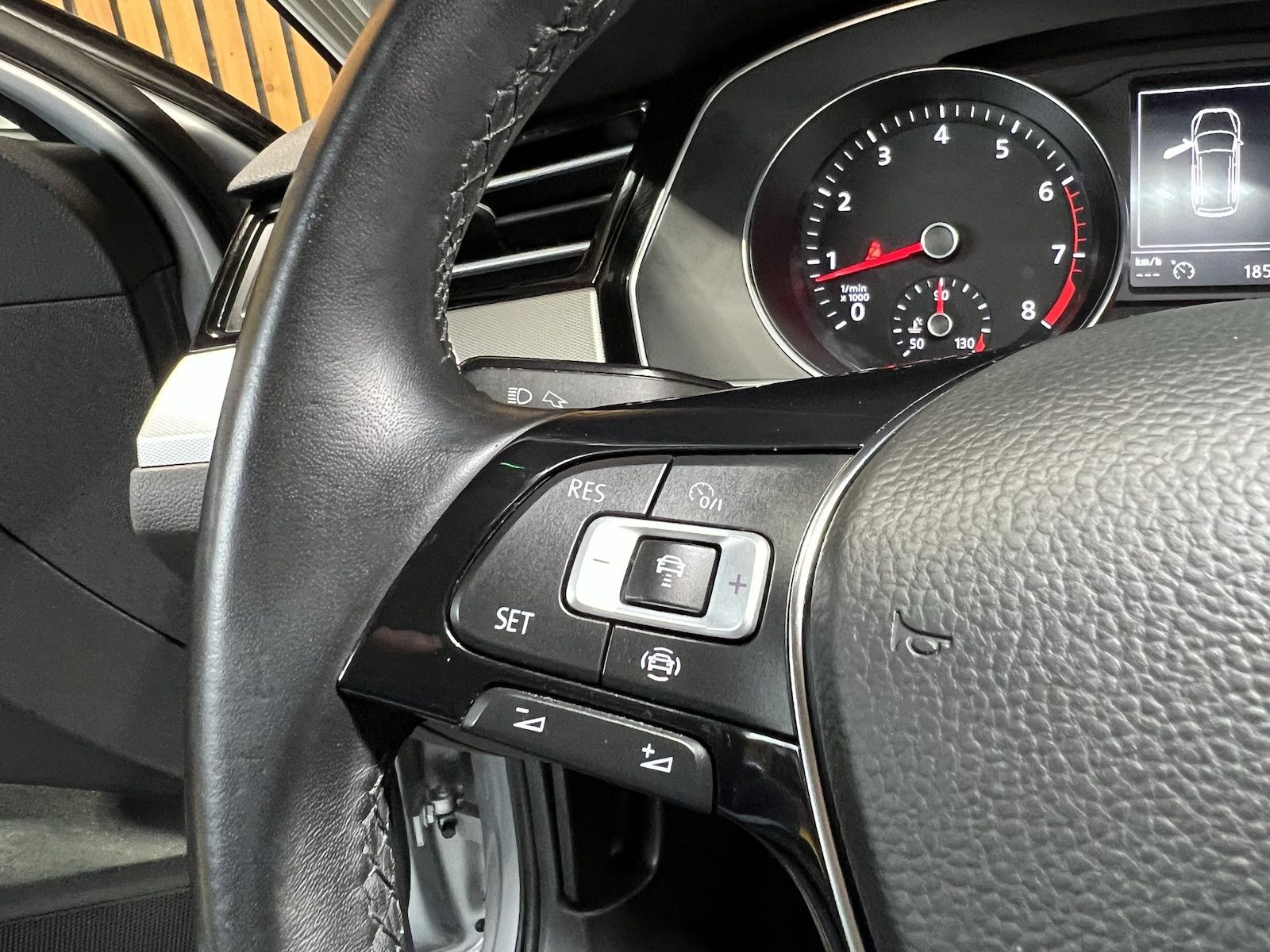 Fahrzeugabbildung Volkswagen Passat Variant 1,5 TSI Comf. *Navi*ACC*PDC*Alu*