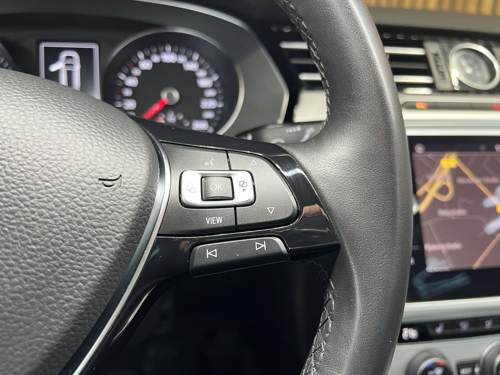 Fahrzeugabbildung Volkswagen Passat Variant 1,5 TSI Comf. *Navi*ACC*PDC*Alu*