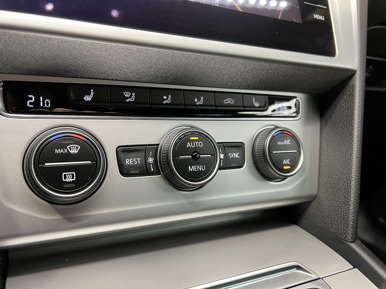 Fahrzeugabbildung Volkswagen Passat Variant 1,5 TSI Comf. *Navi*ACC*PDC*Alu*