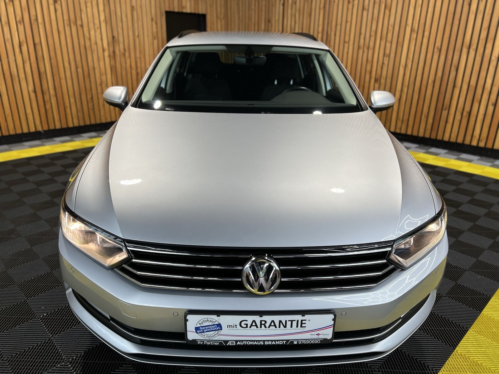 Fahrzeugabbildung Volkswagen Passat Variant 1,5 TSI Comf. *Navi*ACC*PDC*Alu*
