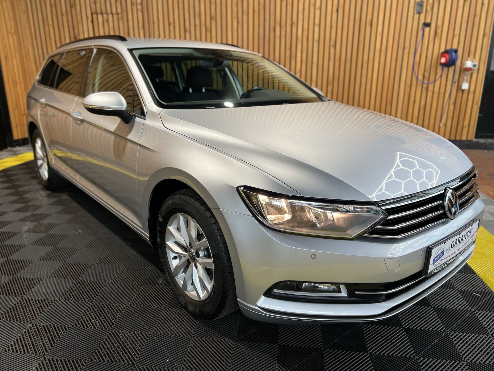 Fahrzeugabbildung Volkswagen Passat Variant 1,5 TSI Comf. *Navi*ACC*PDC*Alu*