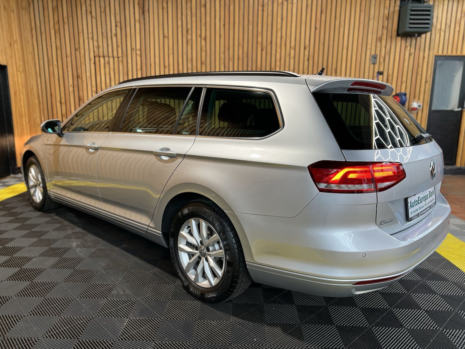 Fahrzeugabbildung Volkswagen Passat Variant 1,5 TSI Comf. *Navi*ACC*PDC*Alu*