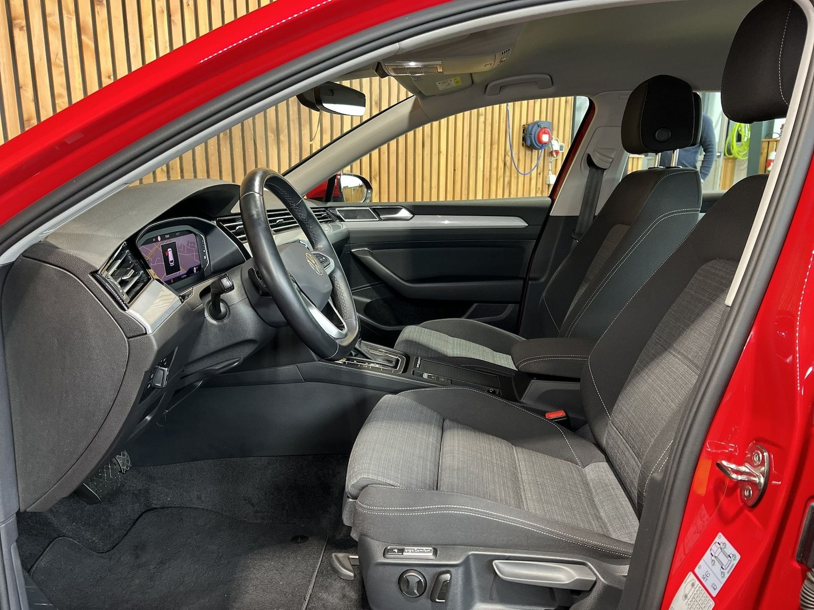 Fahrzeugabbildung Volkswagen Passat Variant 2,0 TDI DSG *Navi*LED*AHK*Virtual