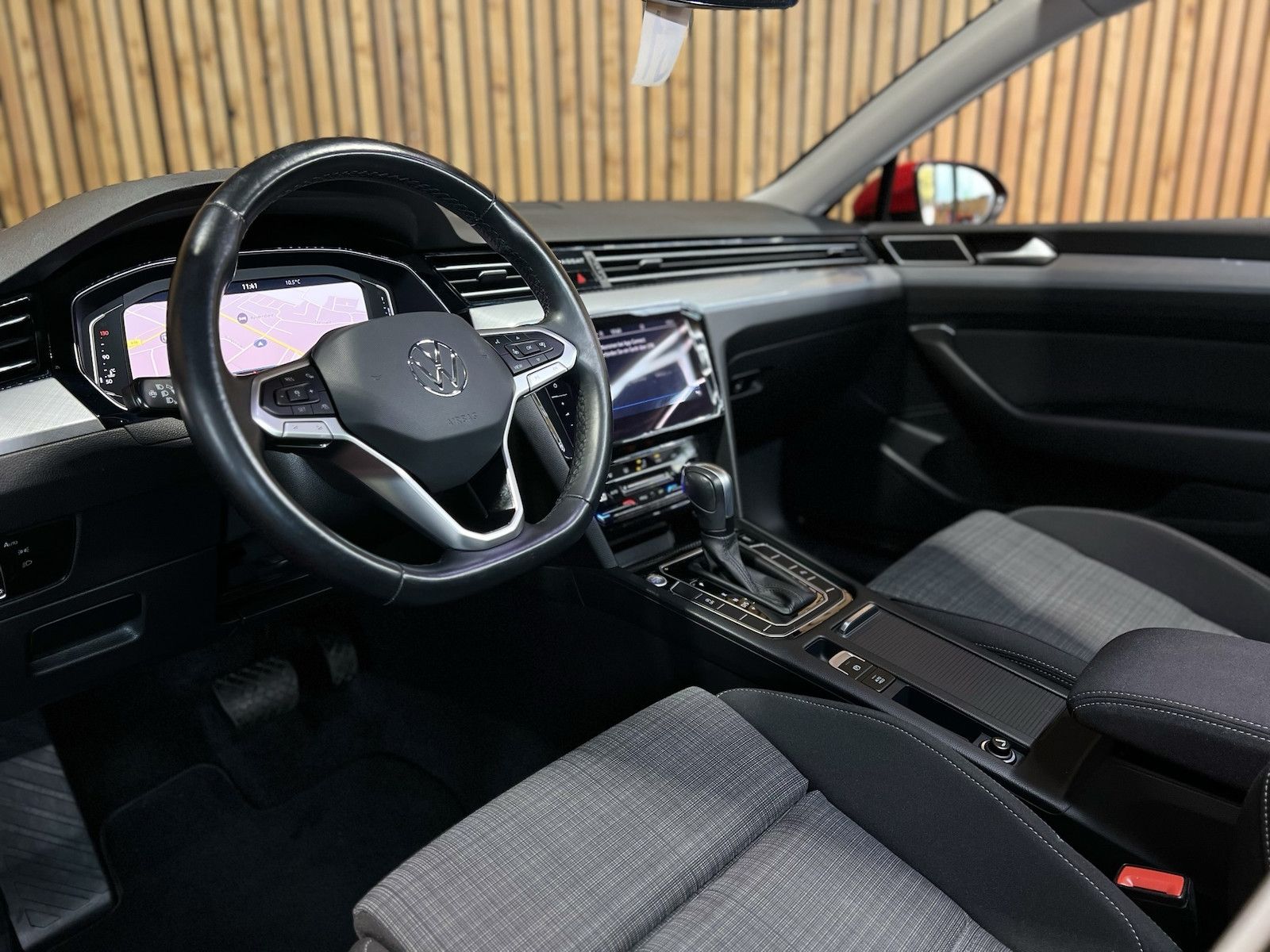 Fahrzeugabbildung Volkswagen Passat Variant 2,0 TDI DSG *Navi*LED*AHK*Virtual