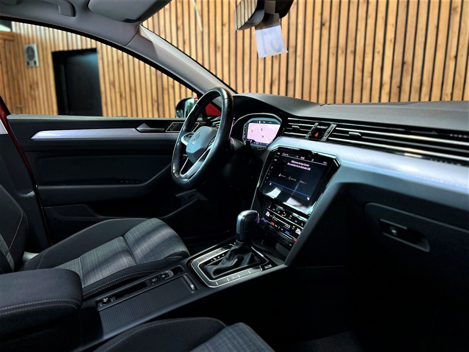 Fahrzeugabbildung Volkswagen Passat Variant 2,0 TDI DSG *Navi*LED*AHK*Virtual