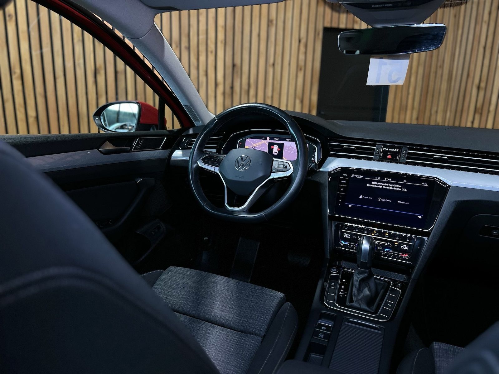 Fahrzeugabbildung Volkswagen Passat Variant 2,0 TDI DSG *Navi*LED*AHK*Virtual