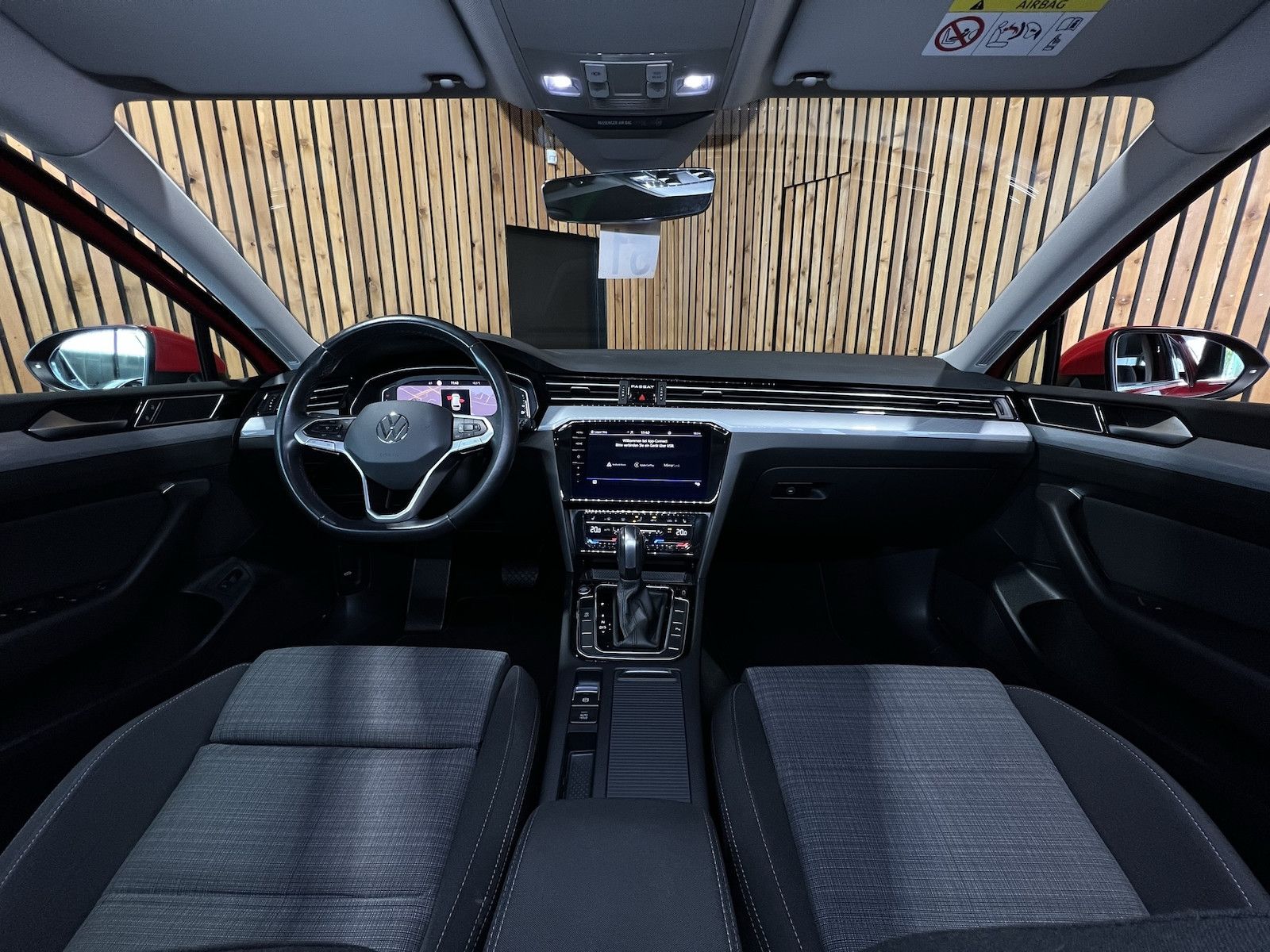 Fahrzeugabbildung Volkswagen Passat Variant 2,0 TDI DSG *Navi*LED*AHK*Virtual
