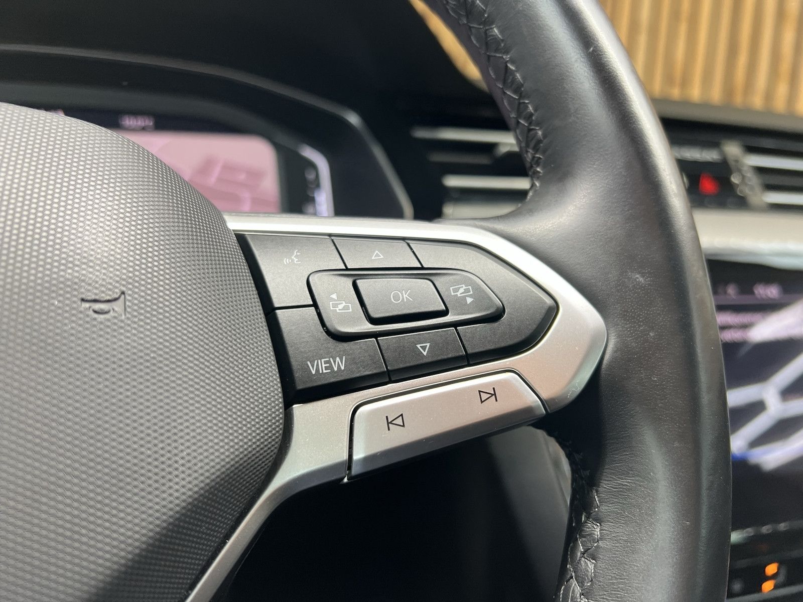 Fahrzeugabbildung Volkswagen Passat Variant 2,0 TDI DSG *Navi*LED*AHK*Virtual