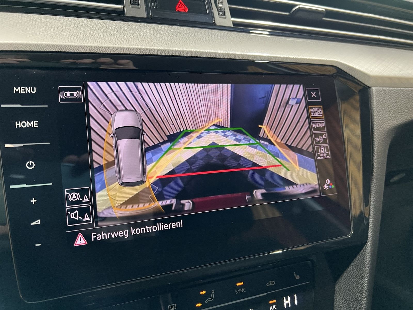 Fahrzeugabbildung Volkswagen Passat Variant 2,0 TDI DSG *Navi*LED*AHK*Virtual