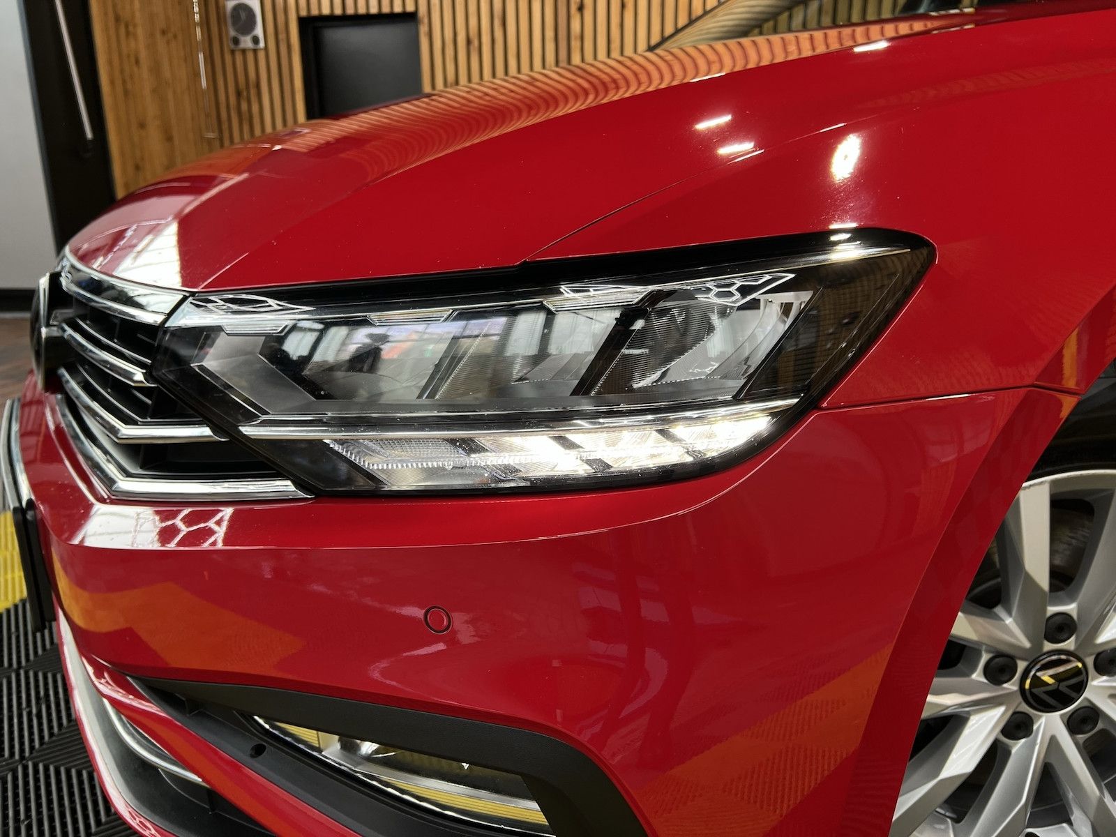 Fahrzeugabbildung Volkswagen Passat Variant 2,0 TDI DSG *Navi*LED*AHK*Virtual
