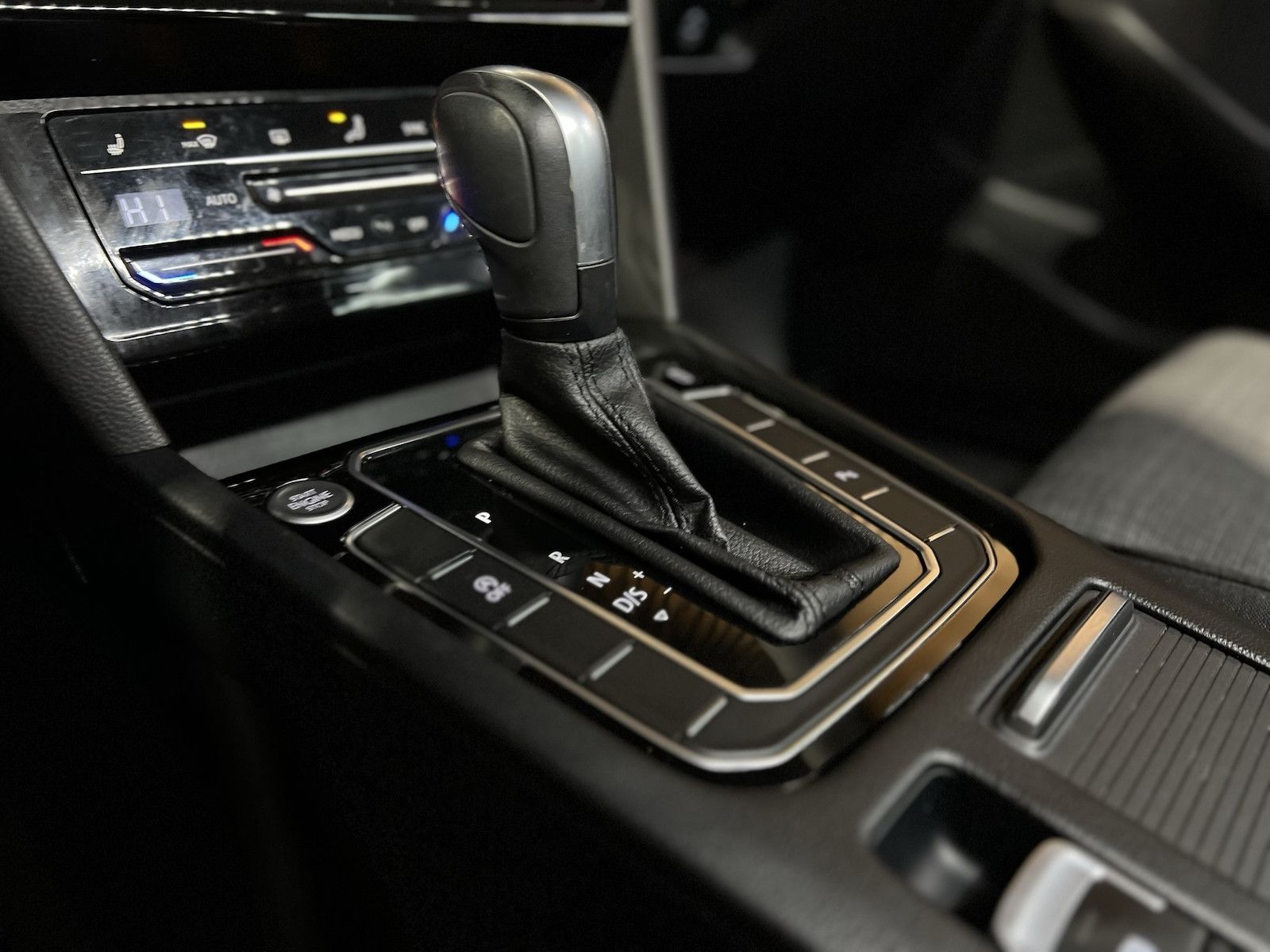 Fahrzeugabbildung Volkswagen Passat Variant 2,0 TDI DSG *Navi*LED*Kam*Virtual