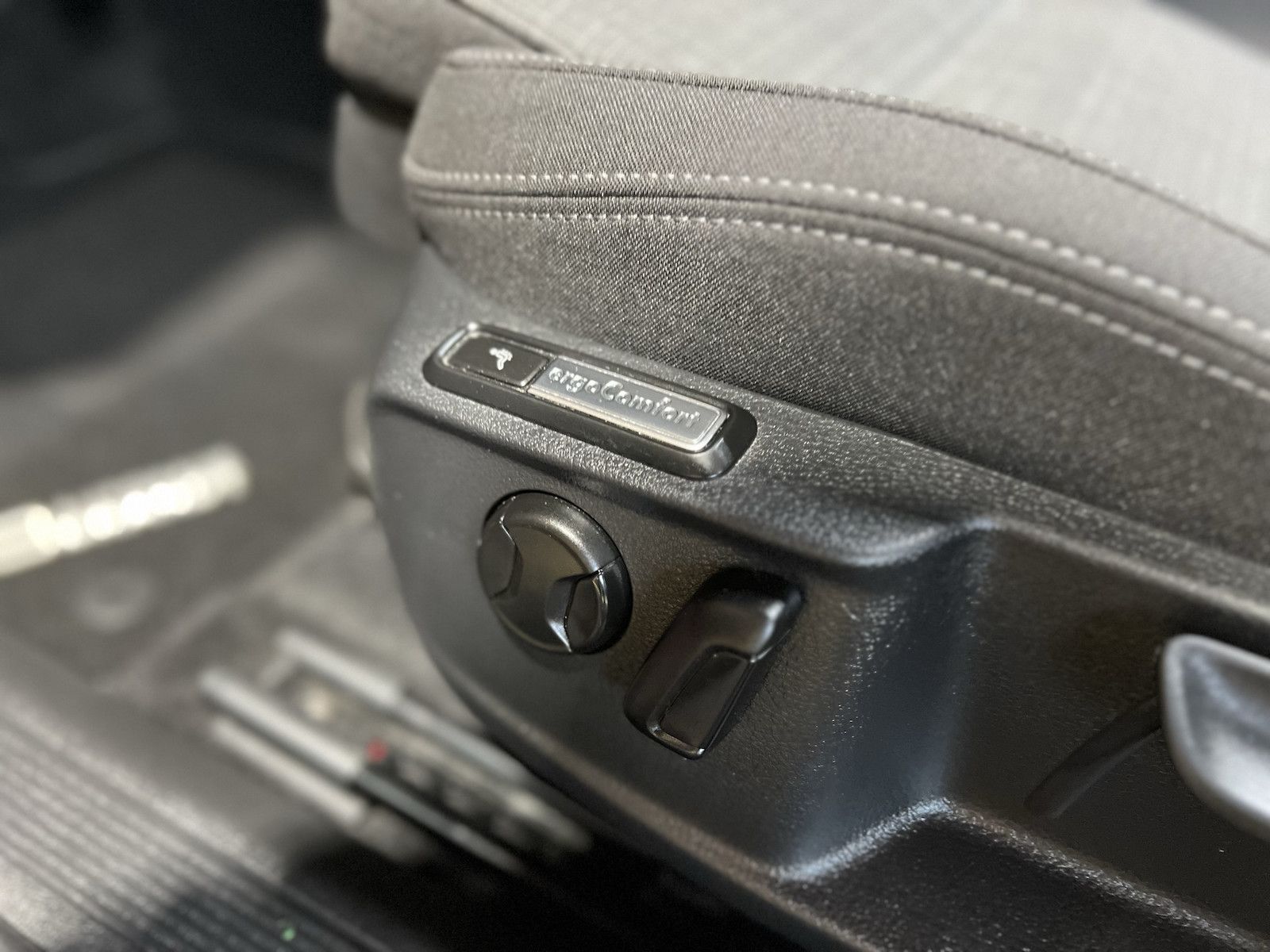 Fahrzeugabbildung Volkswagen Passat Variant 2,0 TDI DSG *Navi*LED*Kam*Virtual