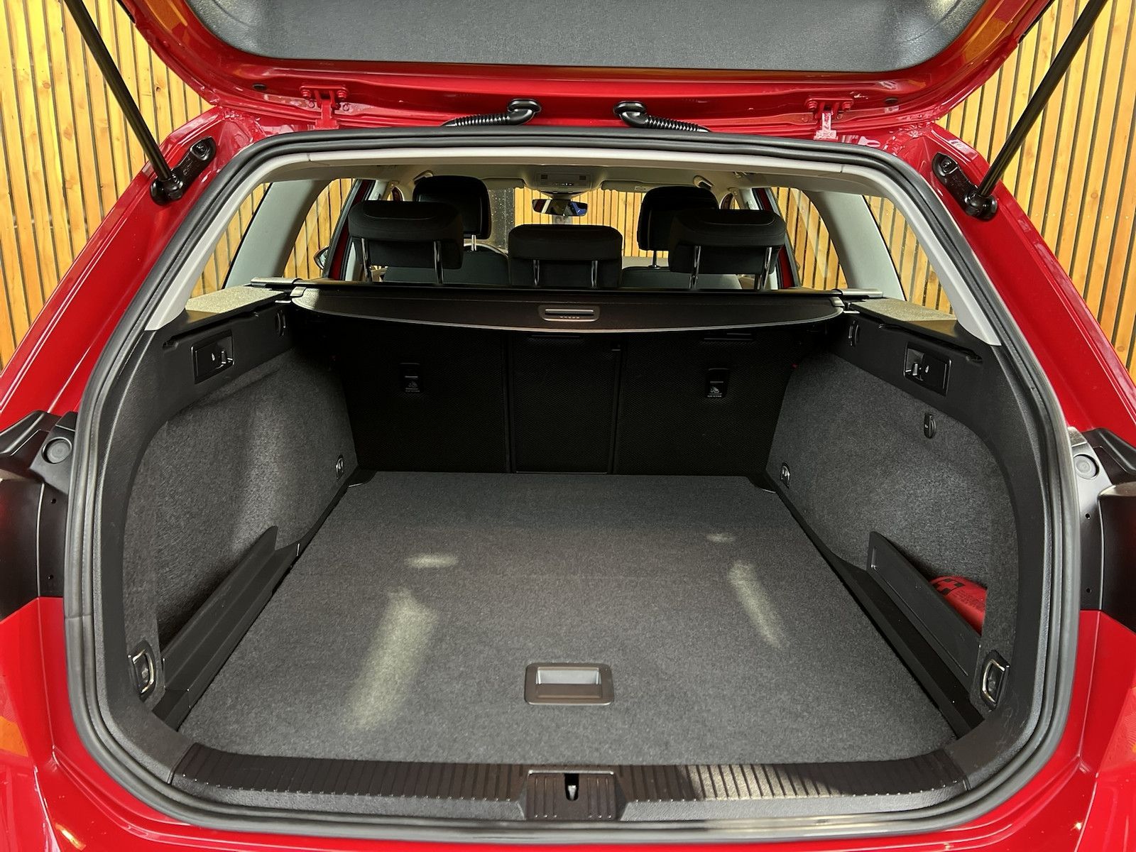 Fahrzeugabbildung Volkswagen Passat Variant 2,0 TDI DSG *Navi*LED*Kam*Virtual