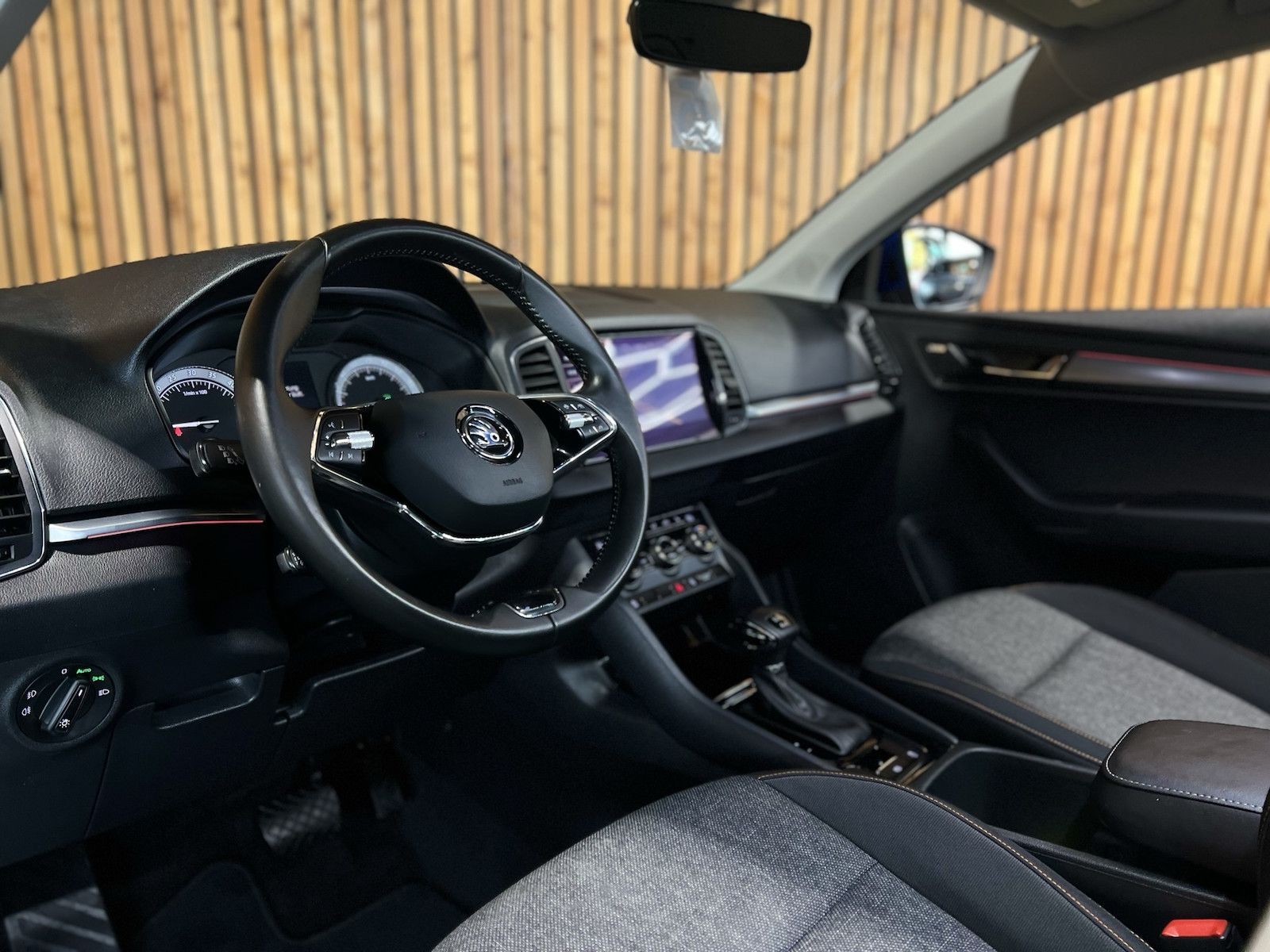 Fahrzeugabbildung SKODA Karoq 2,0 TDI DSG *Navi*ACC*LED*Kessy*Canton*App