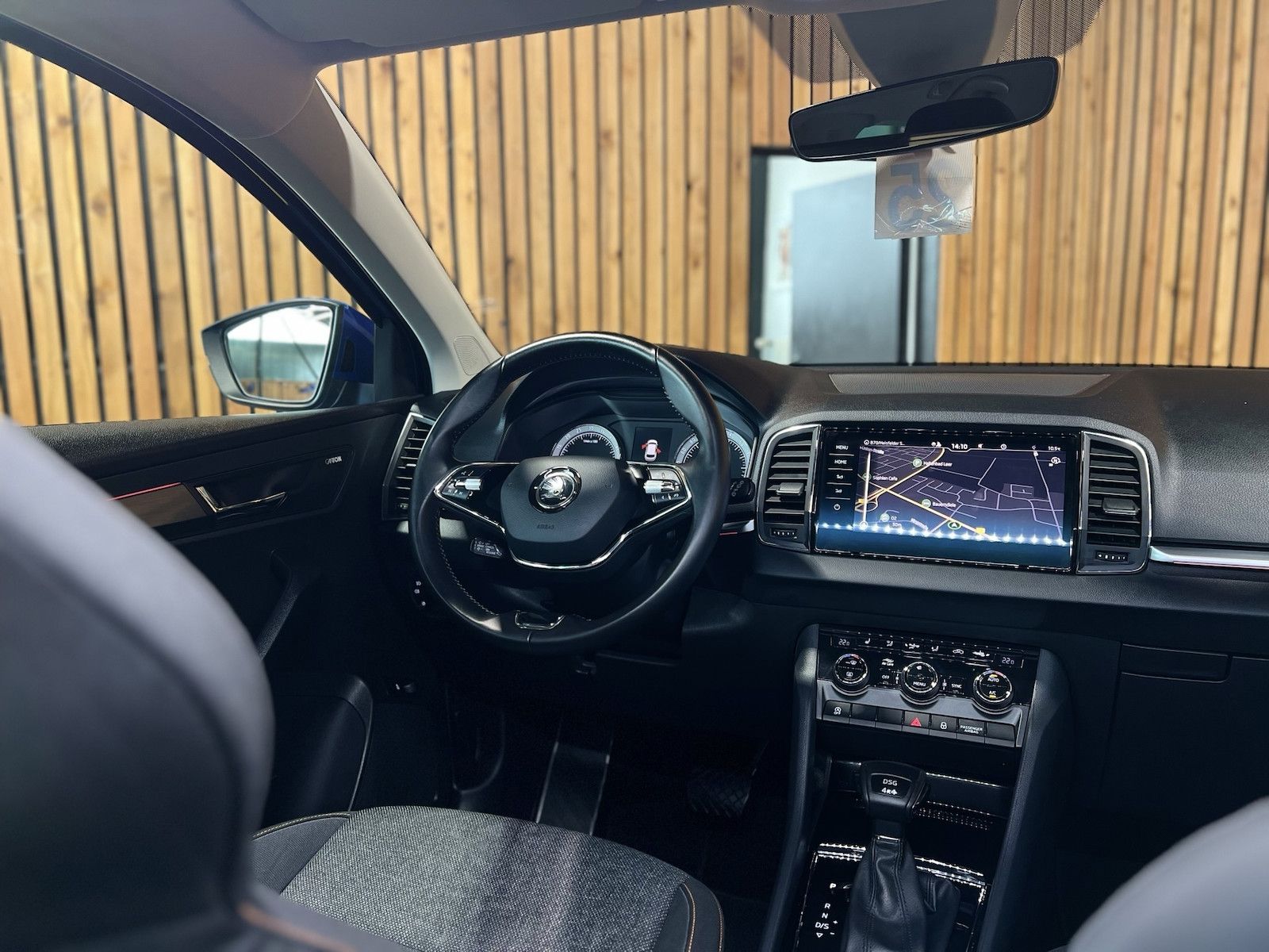 Fahrzeugabbildung SKODA Karoq 2,0 TDI DSG *Navi*ACC*LED*Kessy*Canton*App