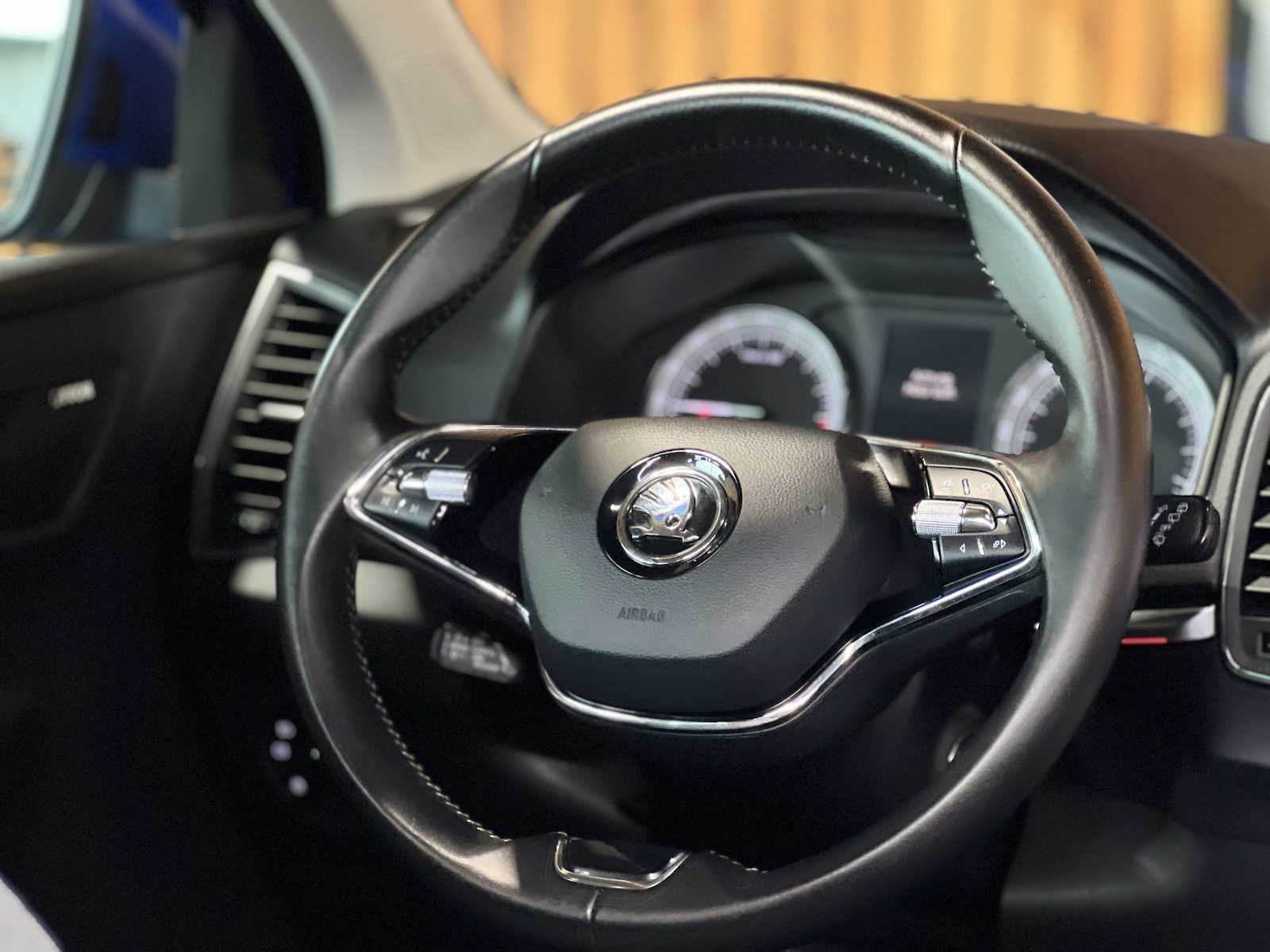 Fahrzeugabbildung SKODA Karoq 2,0 TDI DSG *Navi*ACC*LED*Kessy*Canton*App
