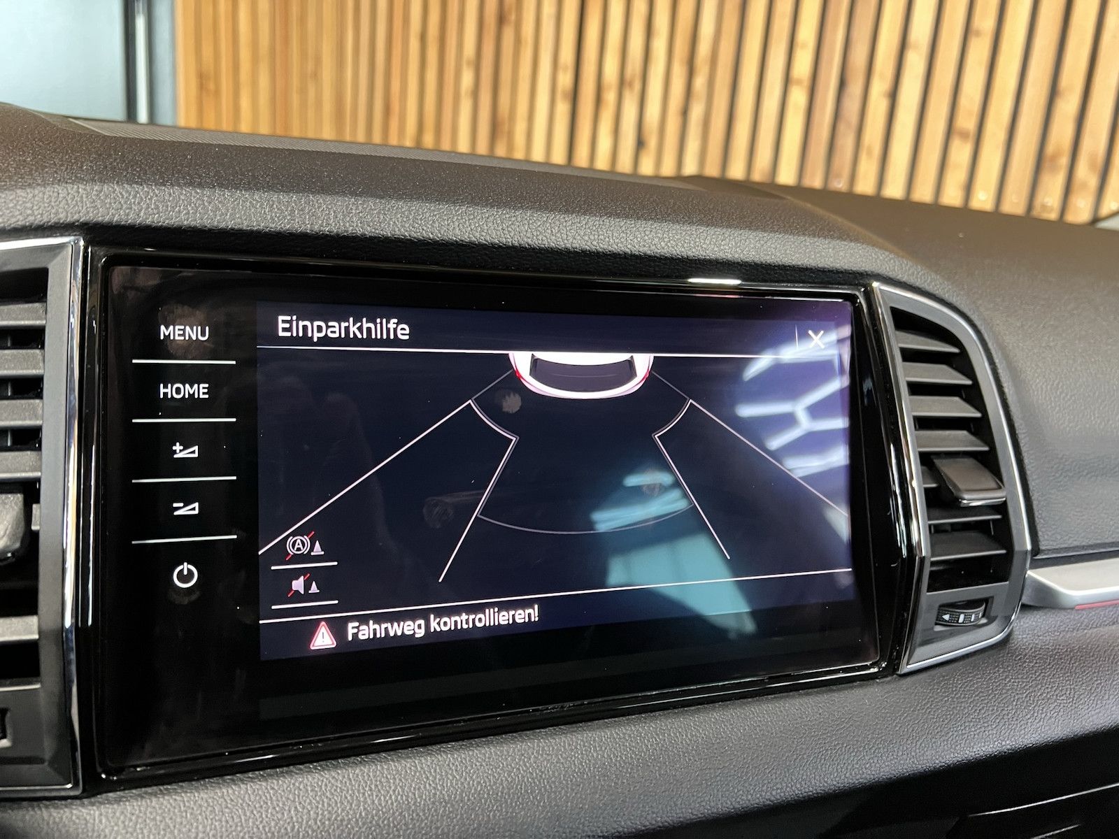 Fahrzeugabbildung SKODA Karoq 2,0 TDI DSG *Navi*ACC*LED*Kessy*Canton*App