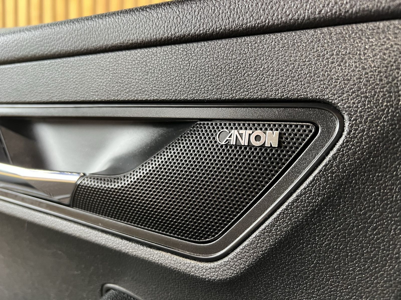 Fahrzeugabbildung SKODA Karoq 2,0 TDI DSG *Navi*ACC*LED*Kessy*Canton*App