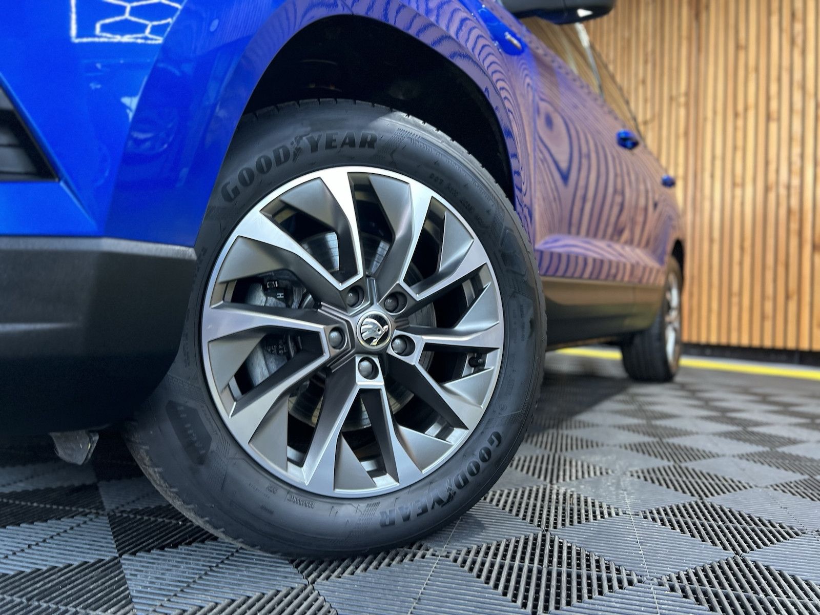 Fahrzeugabbildung SKODA Karoq 2,0 TDI DSG *Navi*ACC*LED*Kessy*Canton*App