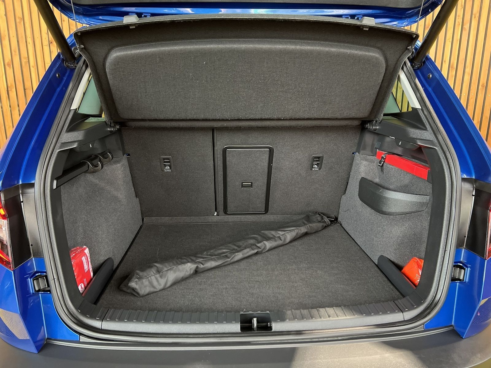 Fahrzeugabbildung SKODA Karoq 2,0 TDI DSG *Navi*ACC*LED*Kessy*Canton*App