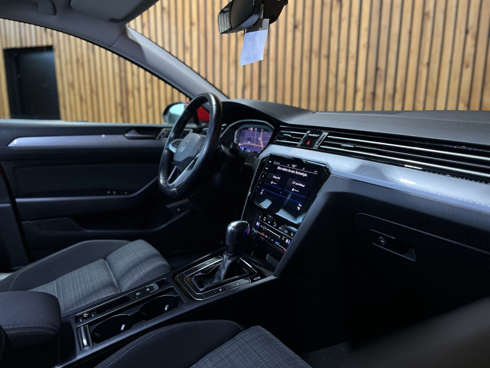 Fahrzeugabbildung Volkswagen Passat Variant 2,0 TDI DSG *Navi*LED*Kam*Virtual