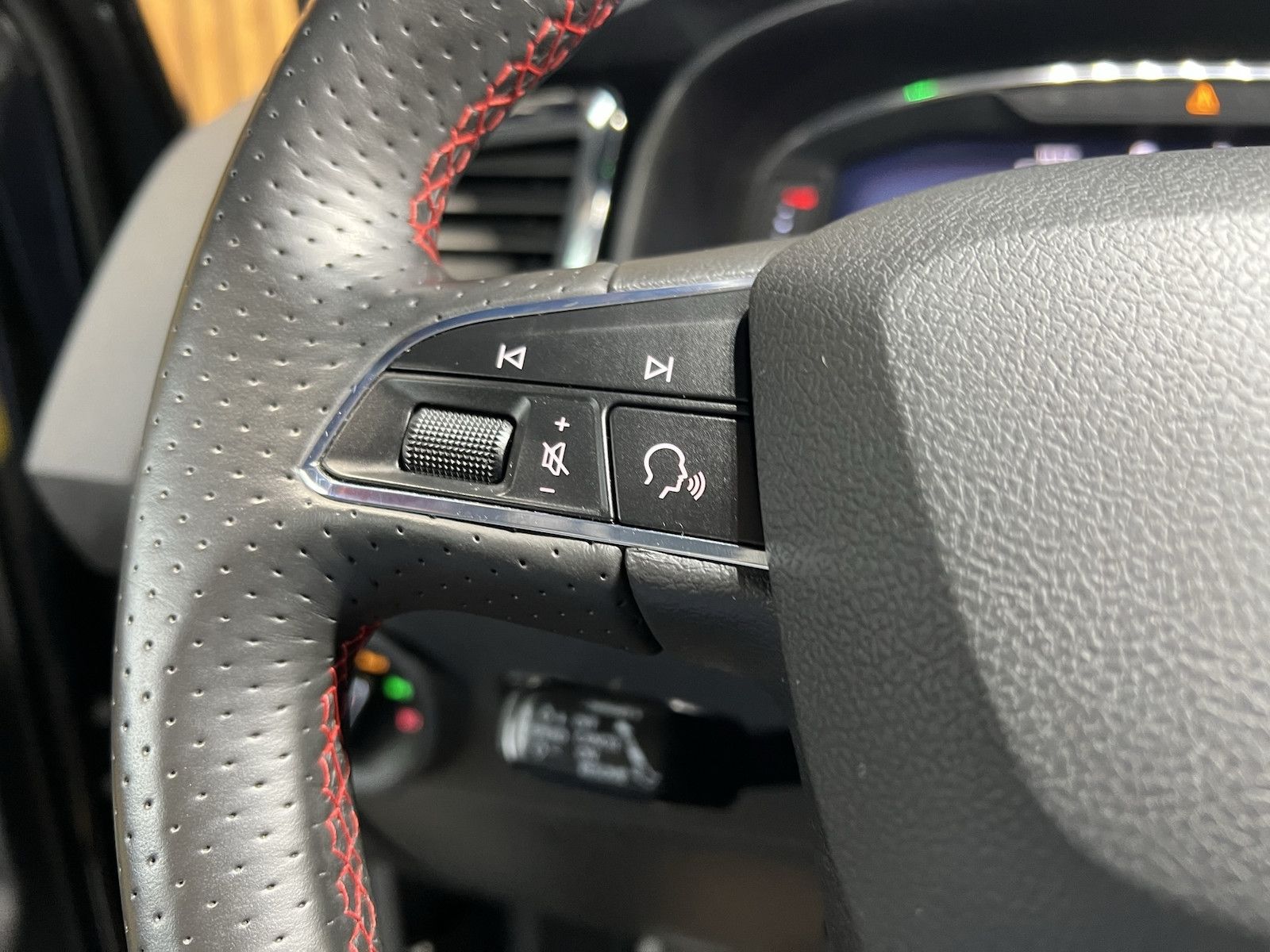 Fahrzeugabbildung SEAT Ateca TDI FR DSG *Navi*LED*Beats*ACC*360*Virtual