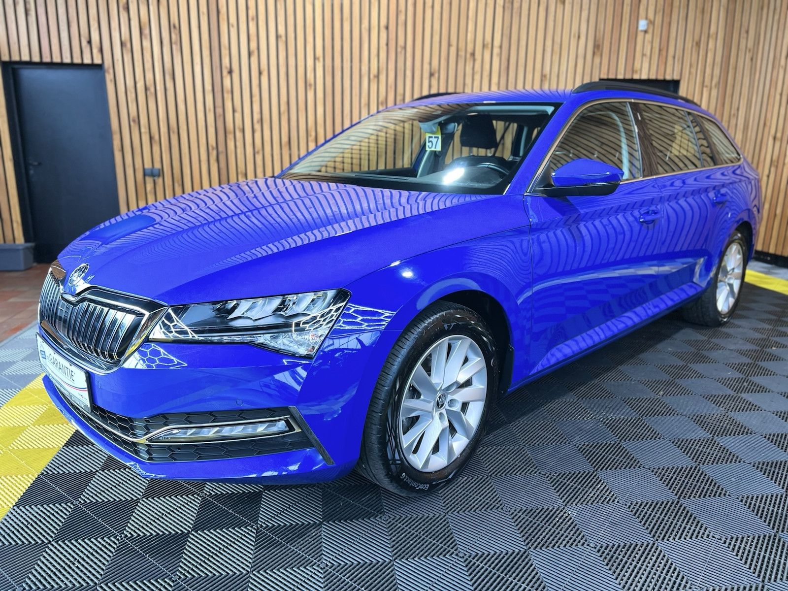 SKODA Superb Combi 1,4 TSI iV DSG *Navi*LED*ACC*AHK*