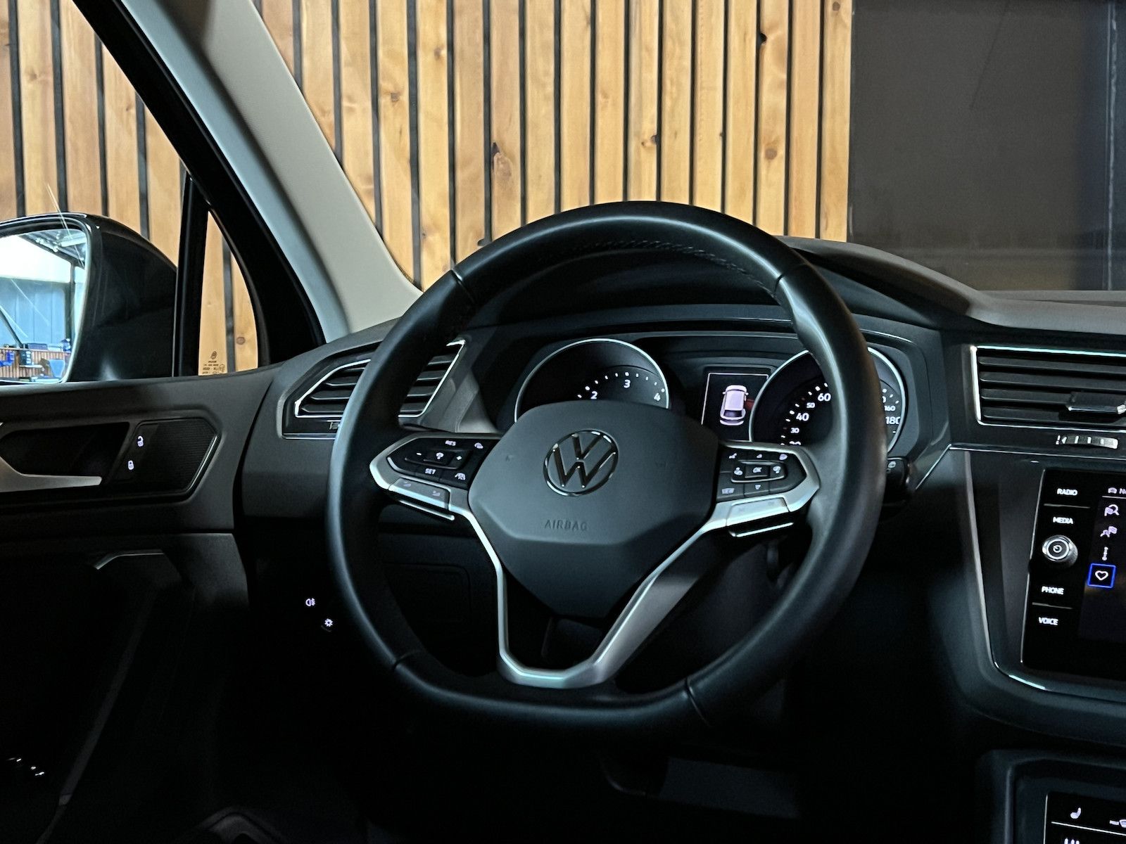 Fahrzeugabbildung Volkswagen Tiguan 2,0 TDI Active DSG Navi*ACC*360°*LED*Keyl