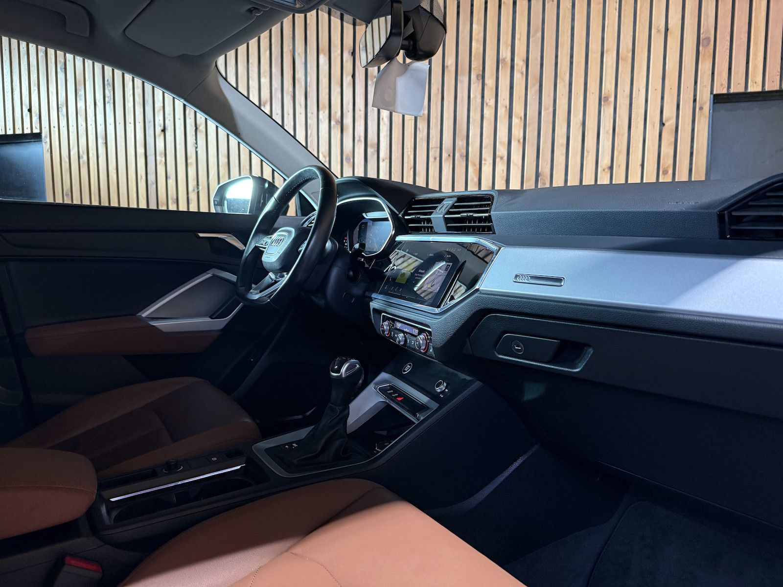 Fahrzeugabbildung Audi Q3 35 TDI Black Aut. Navi*LED*Virtual*AHK*Leder