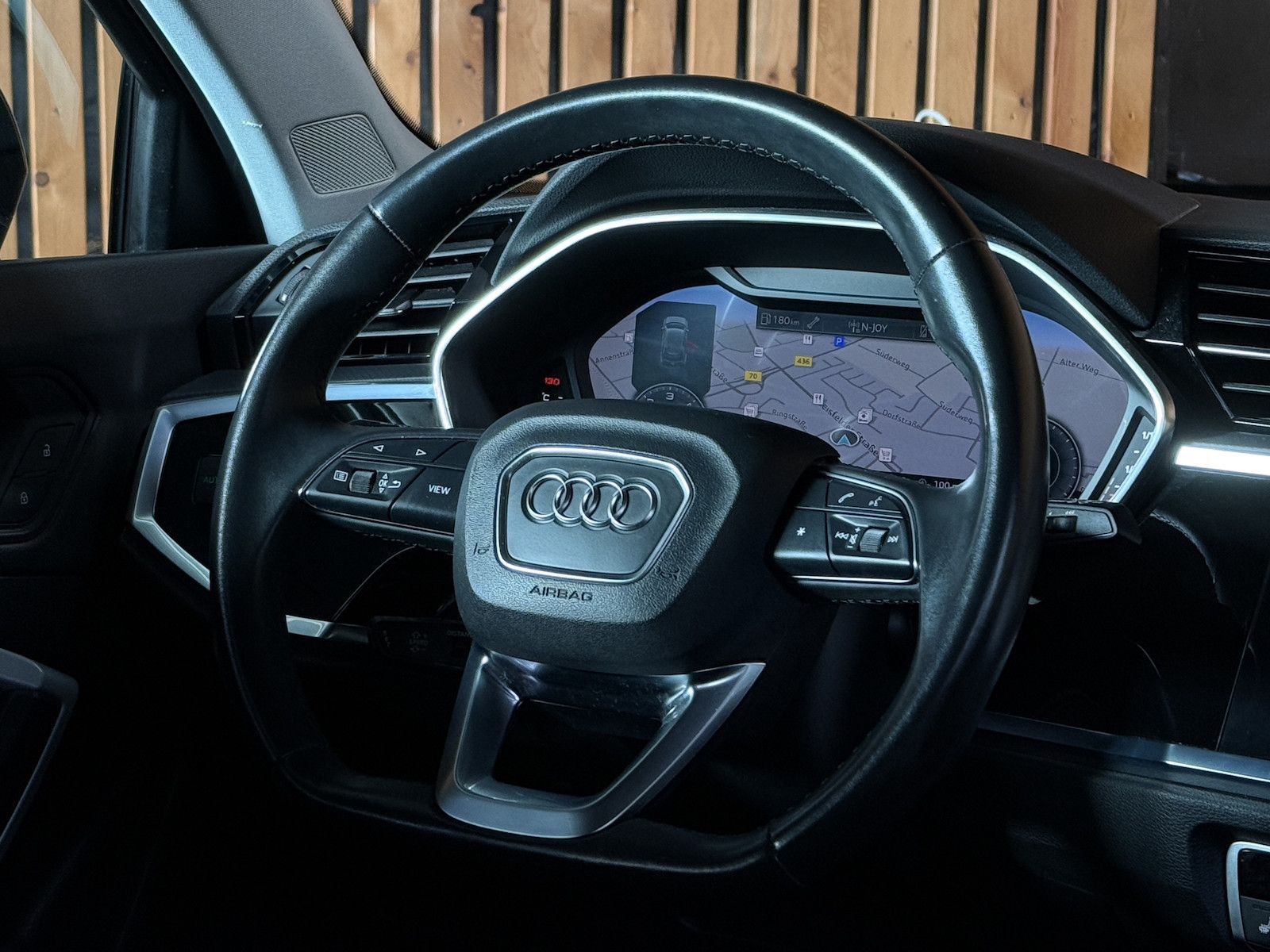 Fahrzeugabbildung Audi Q3 35 TDI Black Aut. Navi*LED*Virtual*AHK*Leder