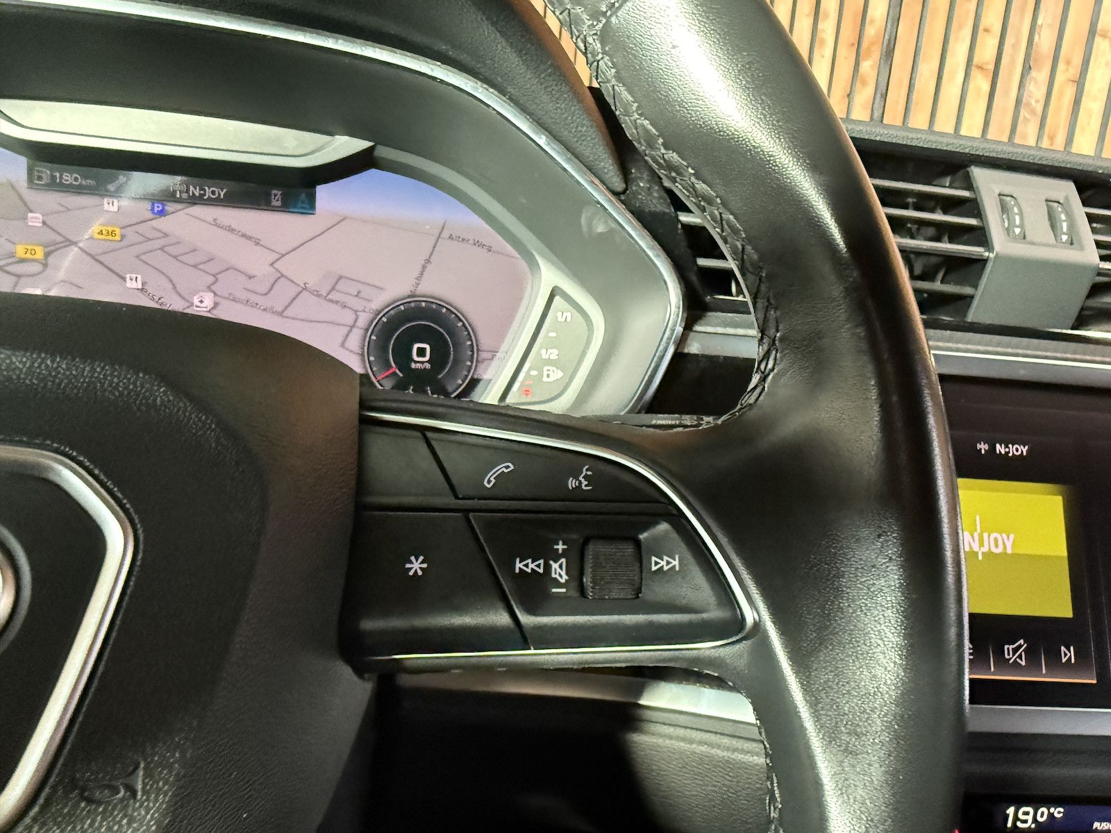 Fahrzeugabbildung Audi Q3 35 TDI Black Aut. Navi*LED*Virtual*AHK*Leder