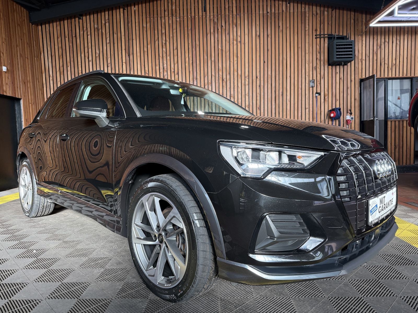 Fahrzeugabbildung Audi Q3 35 TDI Black Aut. Navi*LED*Virtual*AHK*Leder
