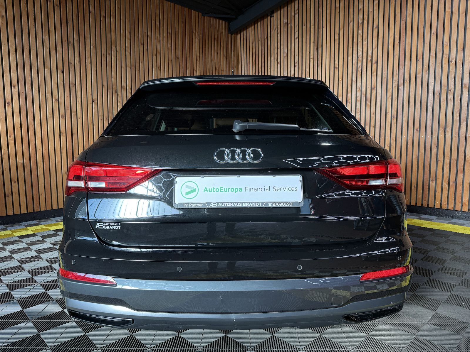 Fahrzeugabbildung Audi Q3 35 TDI Black Aut. Navi*LED*Virtual*AHK*Leder