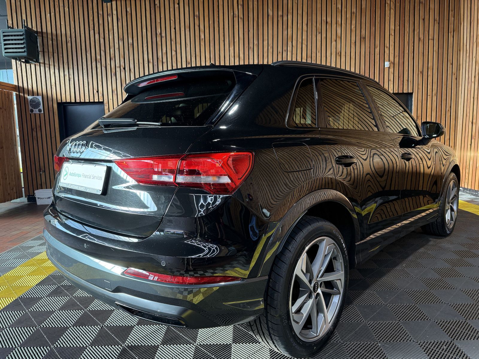 Fahrzeugabbildung Audi Q3 35 TDI Black Aut. Navi*LED*Virtual*AHK*Leder