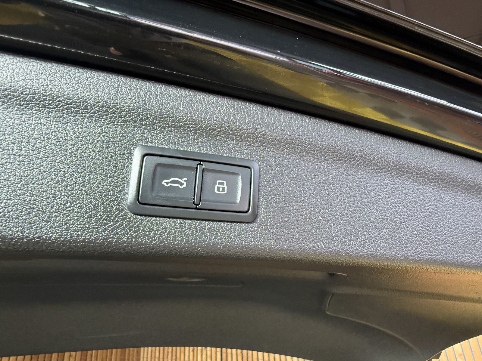 Fahrzeugabbildung Audi Q3 35 TDI Black Aut. Navi*LED*Virtual*AHK*Leder
