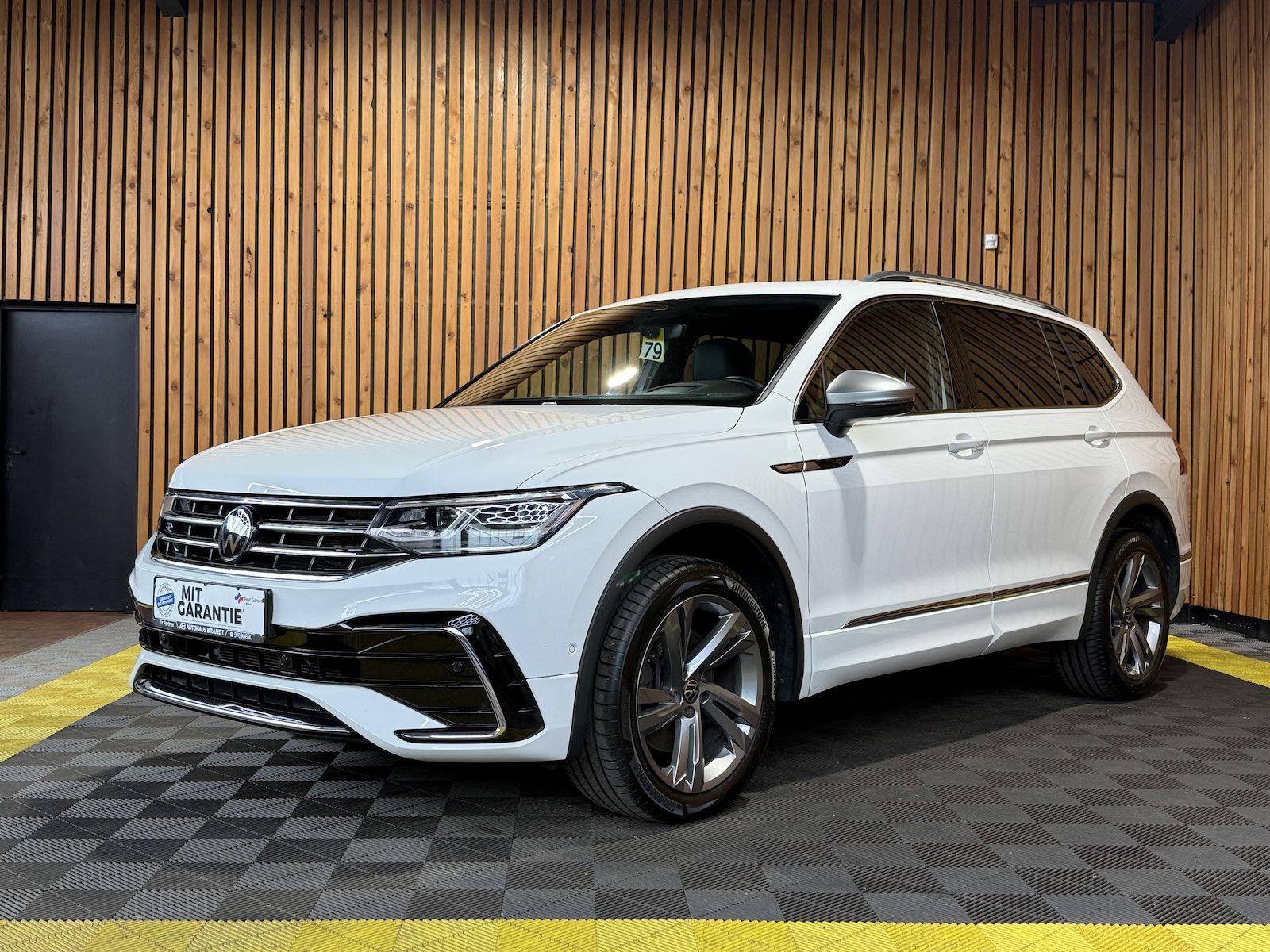Volkswagen Tiguan Allspace 2,0TDI R-Line 4M Matrix*AHK*Pano