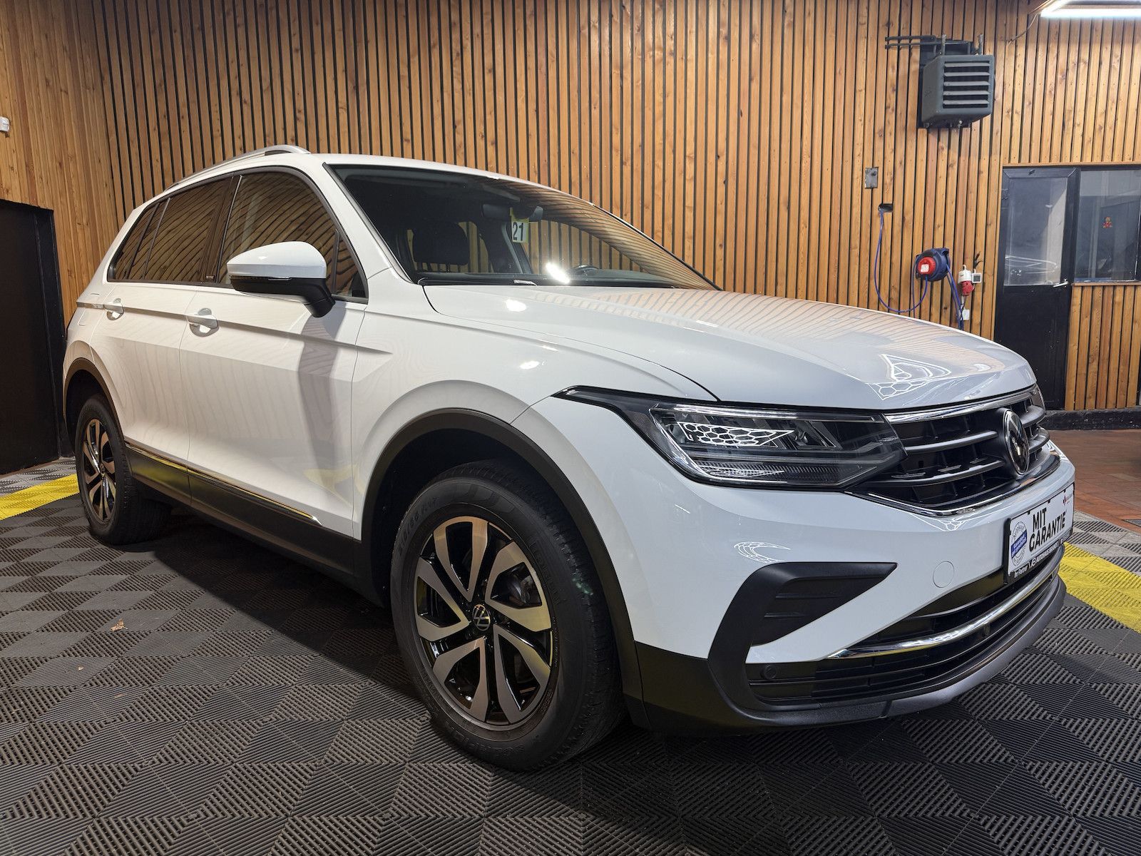 Fahrzeugabbildung Volkswagen Tiguan 1,4 eHybrid Active DSG *Navi*ACC*LED*AHK