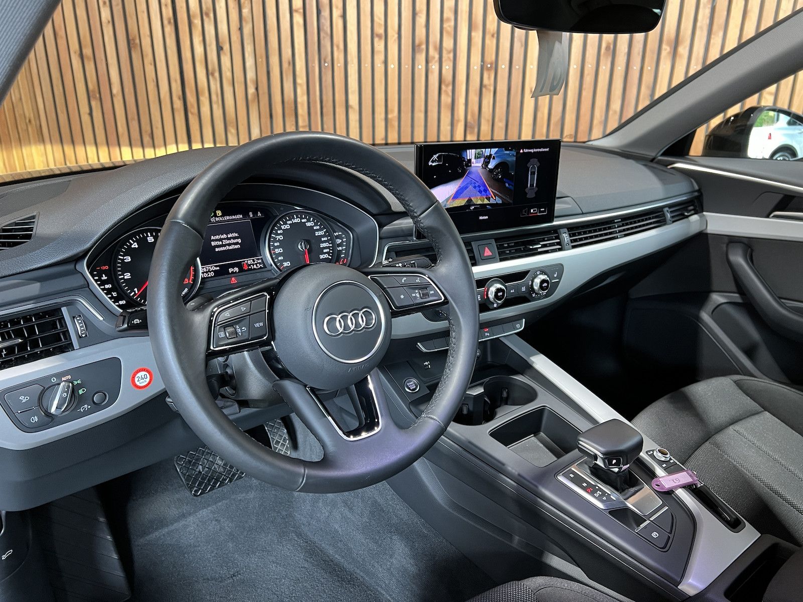 Fahrzeugabbildung Audi A4 advanced TFSI Aut. *Navi+*LED*Kam*App*Alu*PDC
