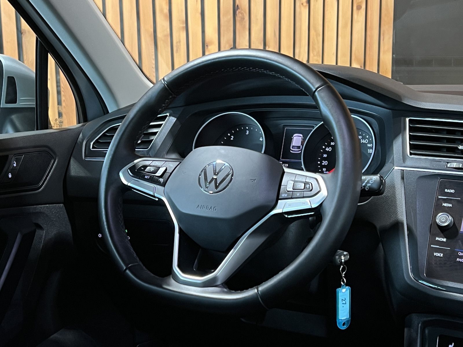 Fahrzeugabbildung Volkswagen Tiguan 2,0 TDI Life DSG *Navi*ACC*Kam*LED*AHK