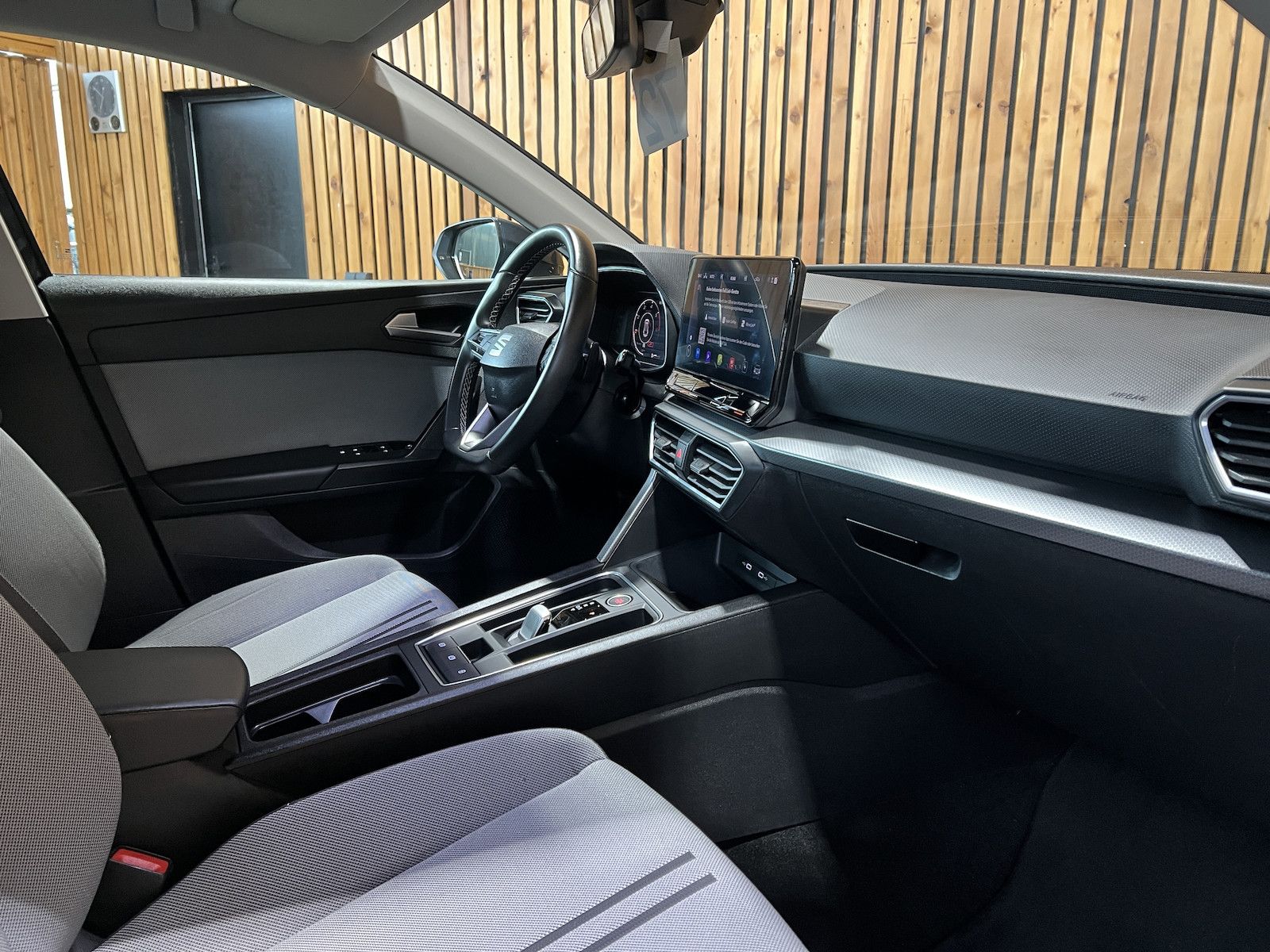 Fahrzeugabbildung SEAT Leon ST 2,0 TDI DSG Style Navi*Kam*LED*Virtual