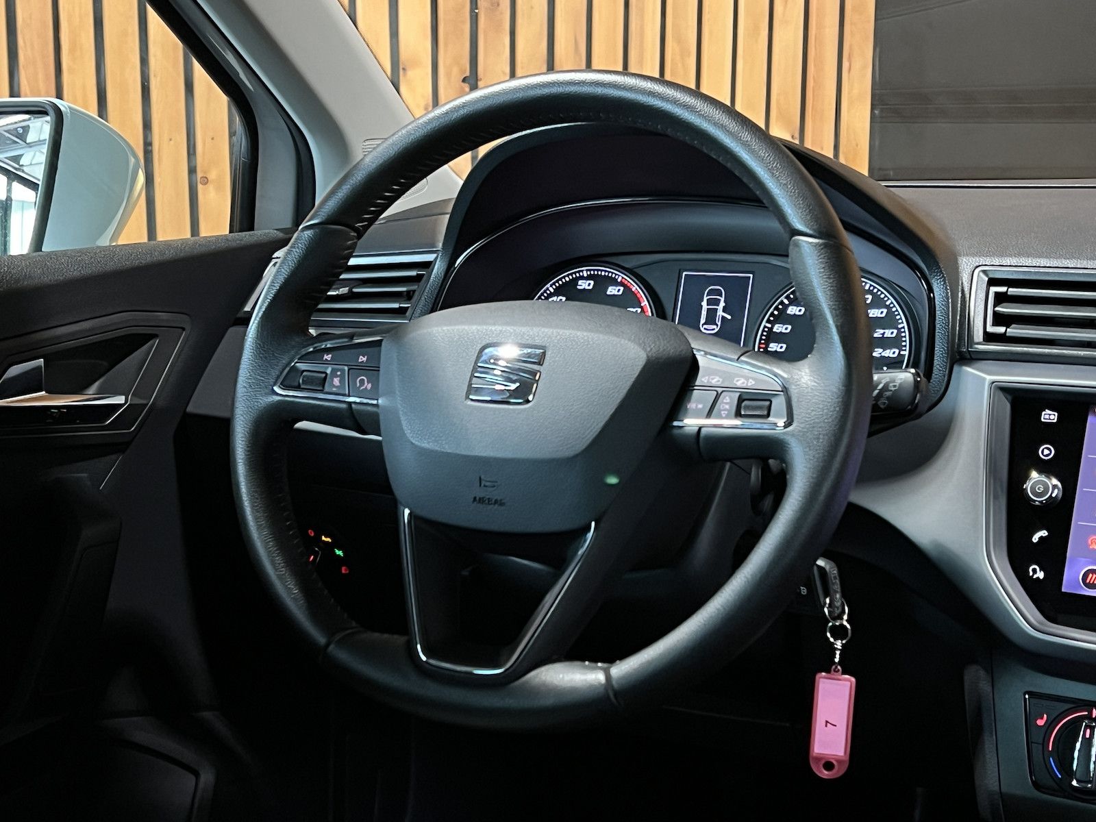Fahrzeugabbildung SEAT Ibiza 1.0 TGI Style *Navi*PDC*Sitzhz*LED*App*